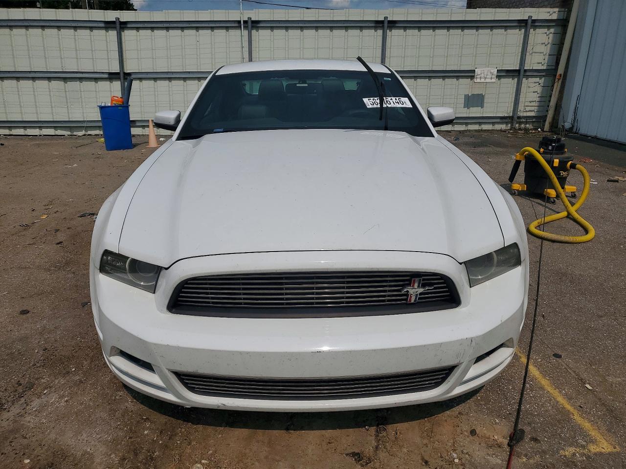 2014 Ford Mustang Белый vin: 1ZVBP8AM0E5312962
