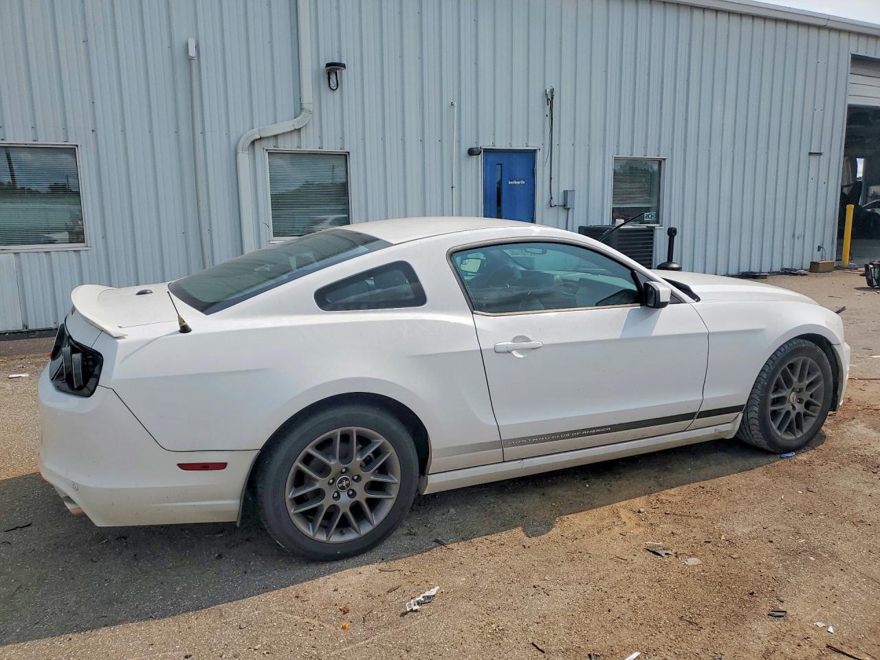 2014 Ford Mustang Белый vin: 1ZVBP8AM0E5312962