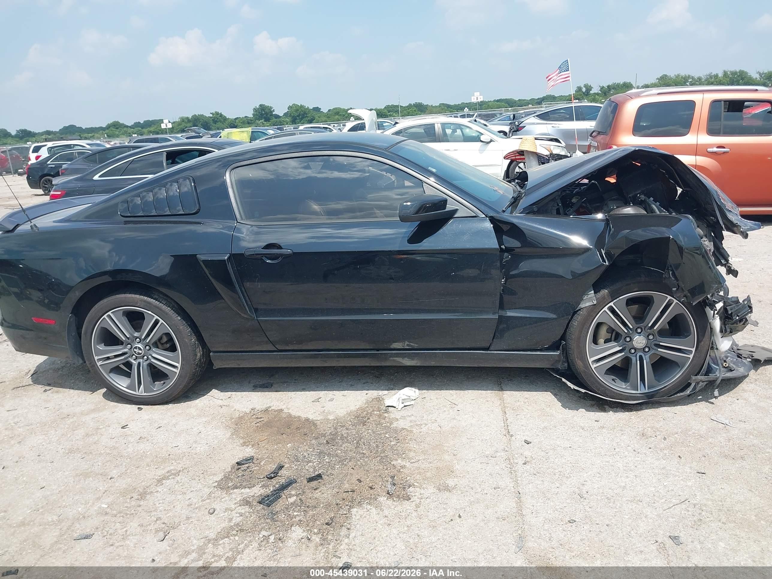 2014 Ford Mustang V6/v6 Premium Black vin: 1ZVBP8AM0E5315943