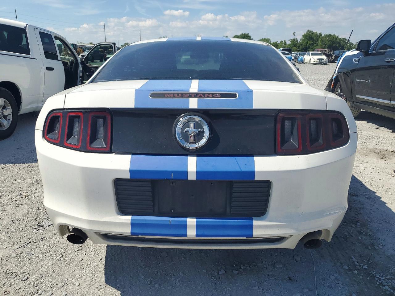 2014 Ford Mustang White vin: 1ZVBP8AM0E5330782