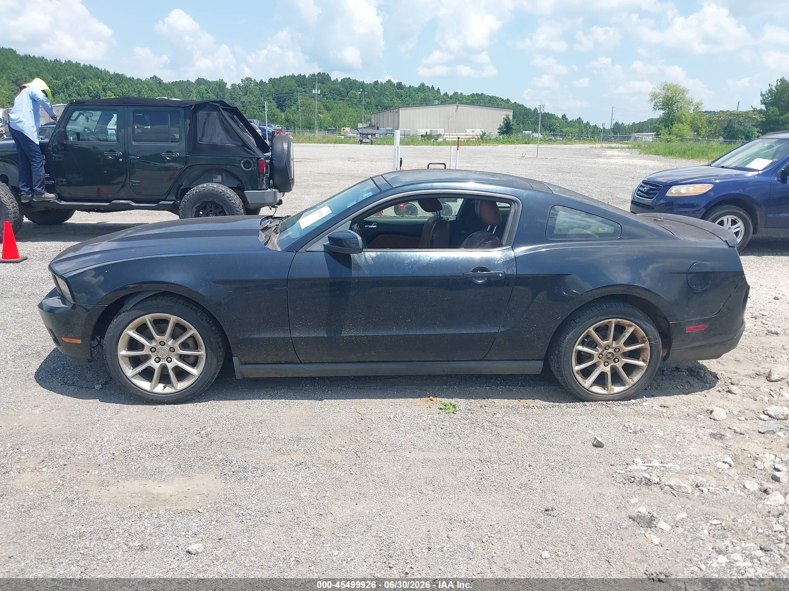 2011 Ford Mustang V6/v6 Premium Black vin: 1ZVBP8AM1B5101507