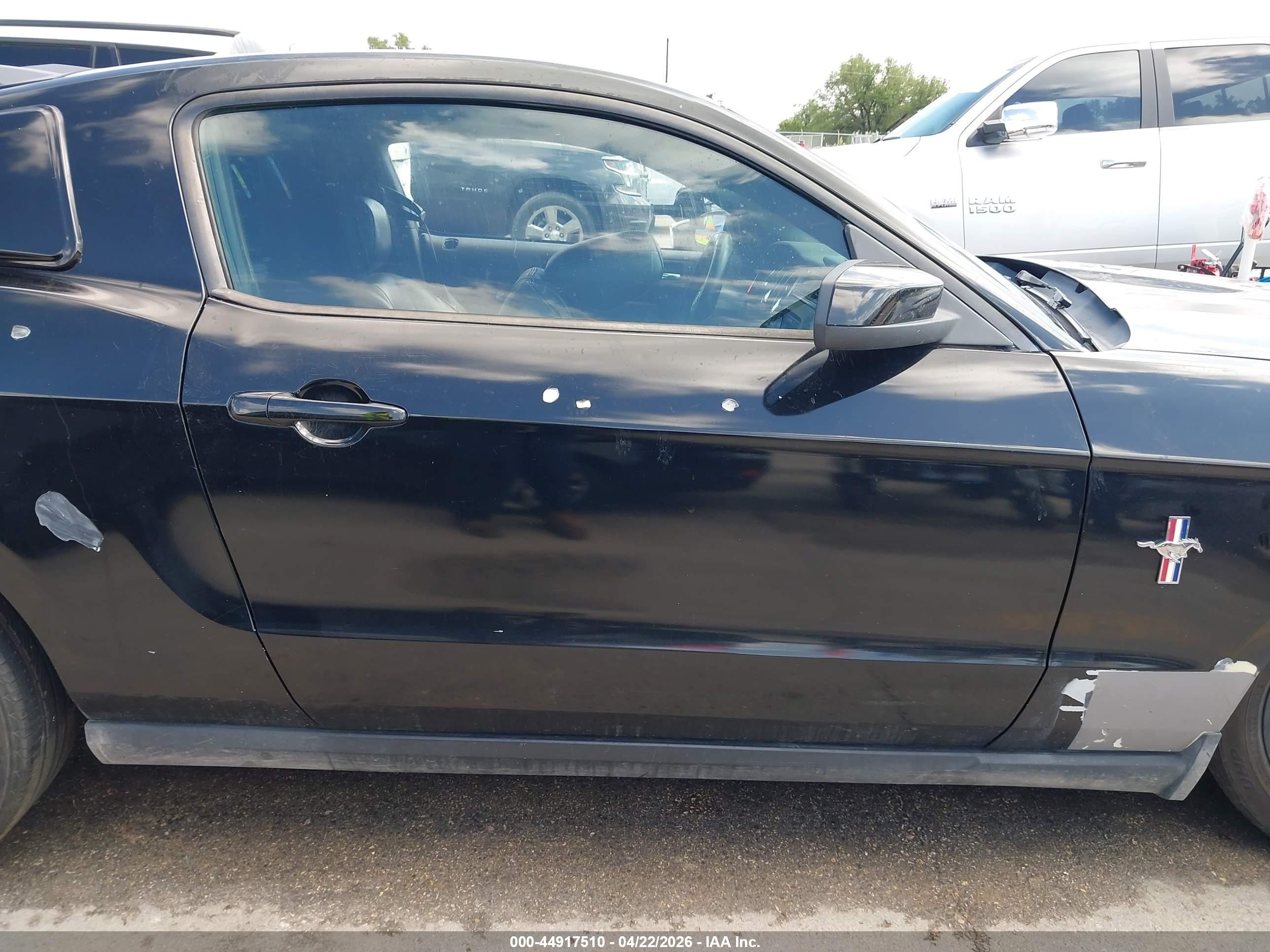 2011 Ford Mustang V6 Premium Черный vin: 1ZVBP8AM1B5103659
