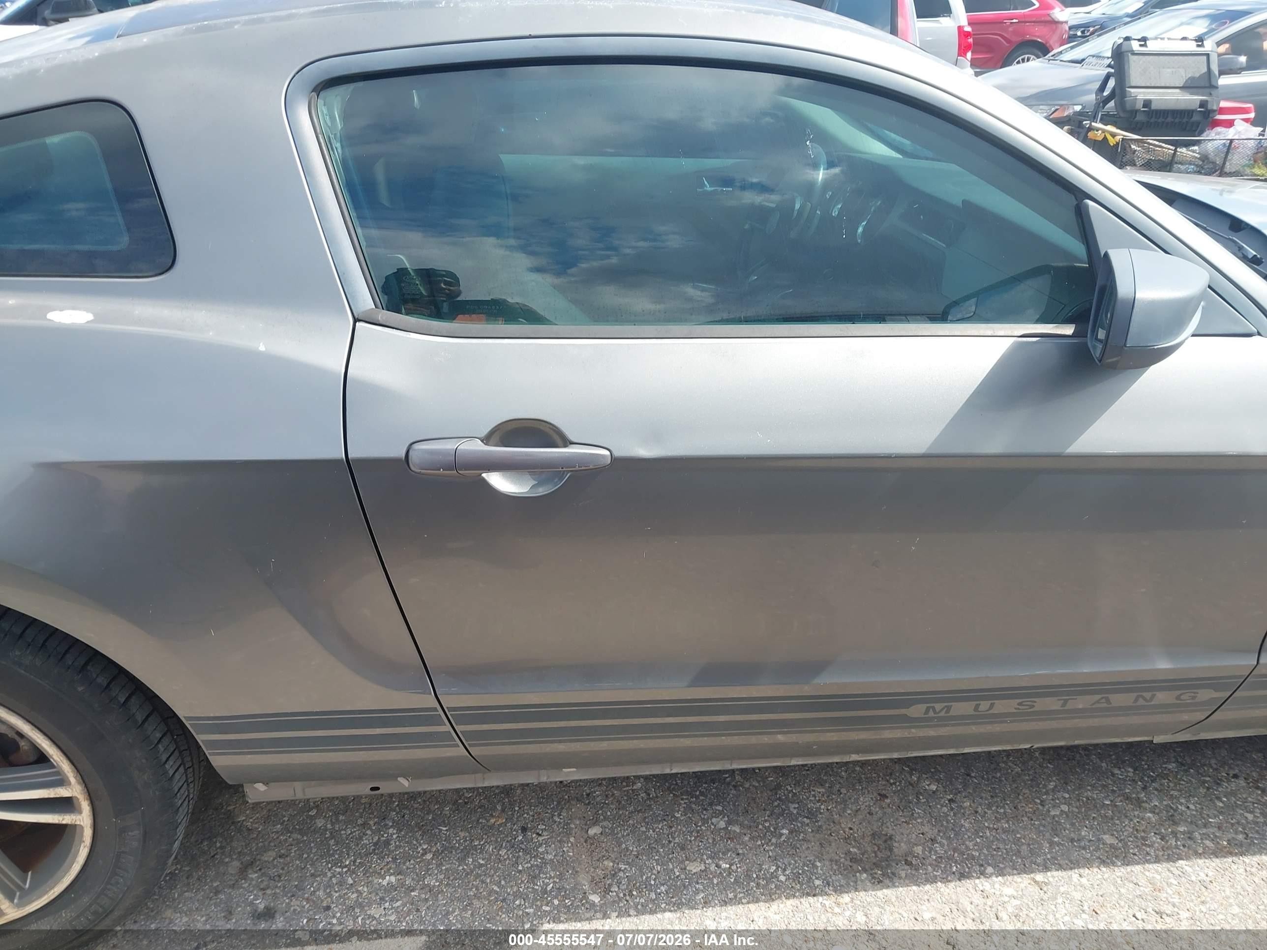2011 Ford Mustang V6/v6 Premium Gray vin: 1ZVBP8AM1B5111390