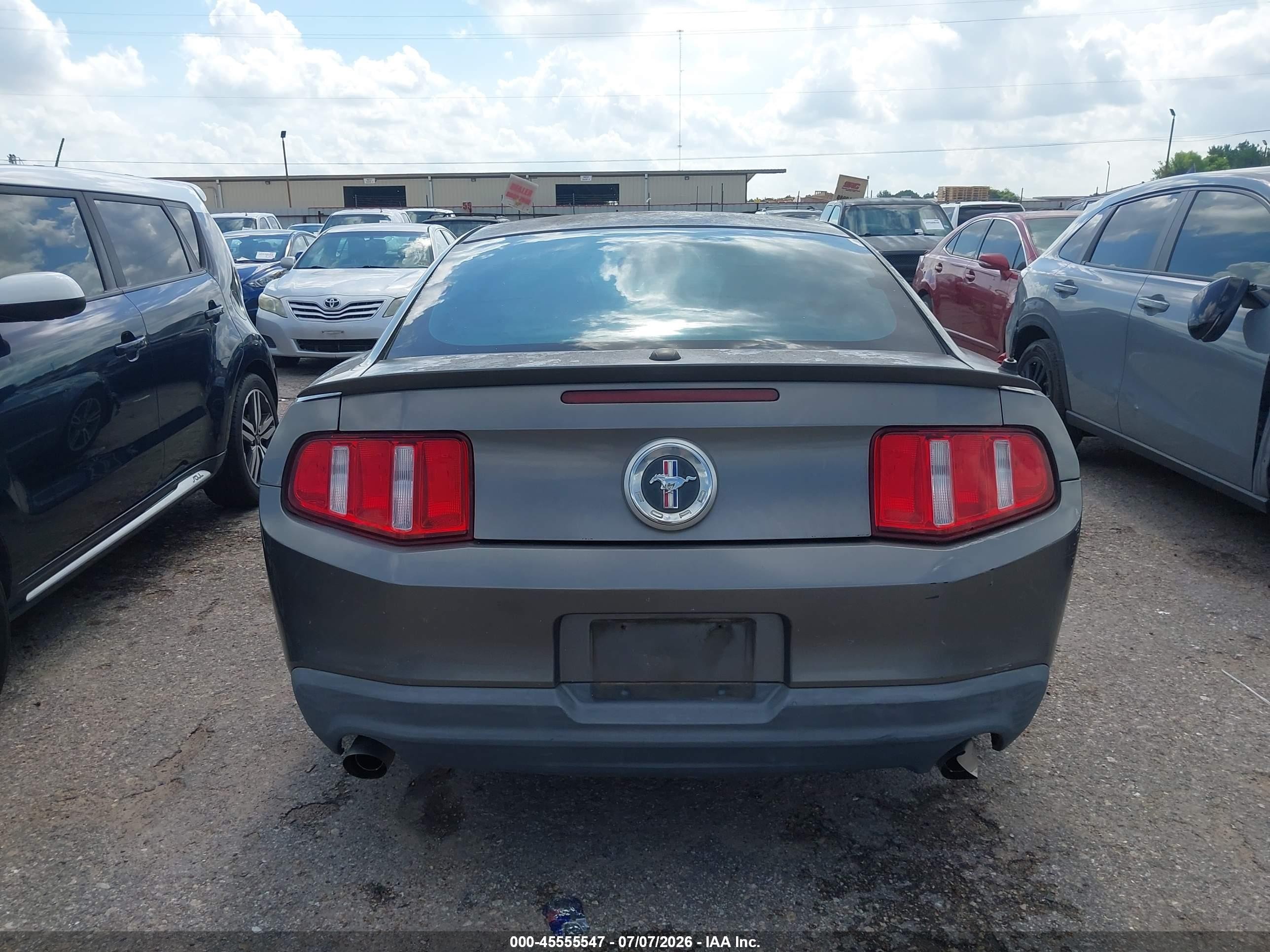 2011 Ford Mustang V6/v6 Premium Gray vin: 1ZVBP8AM1B5111390