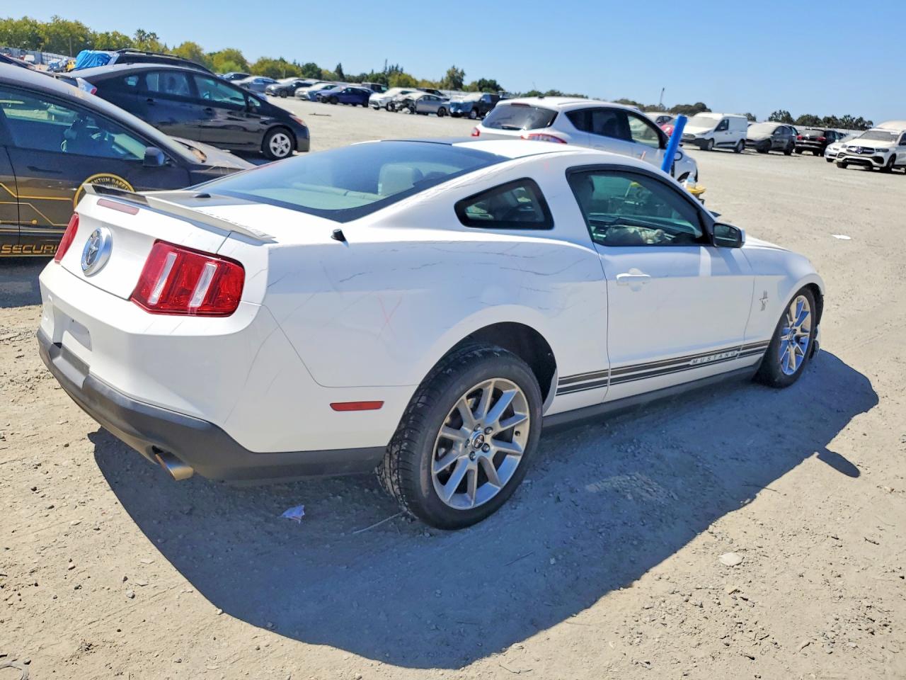 2011 Ford Mustang White vin: 1ZVBP8AM1B5119554