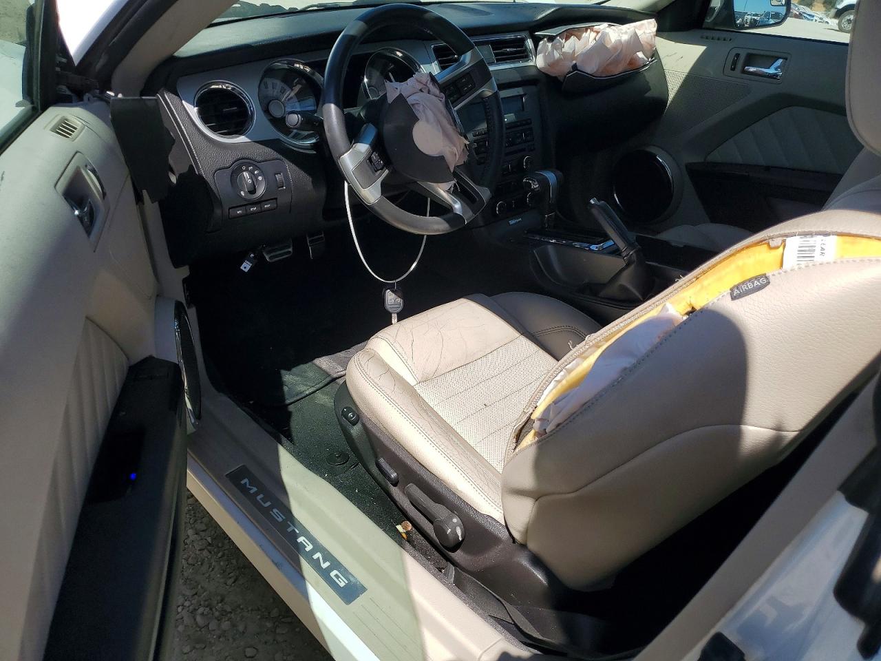 2011 Ford Mustang White vin: 1ZVBP8AM1B5119554