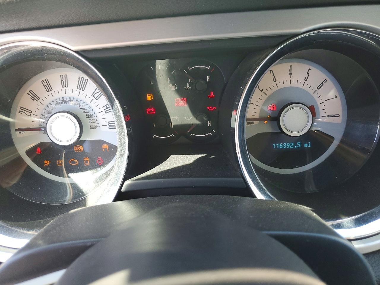 2011 Ford Mustang White vin: 1ZVBP8AM1B5119554
