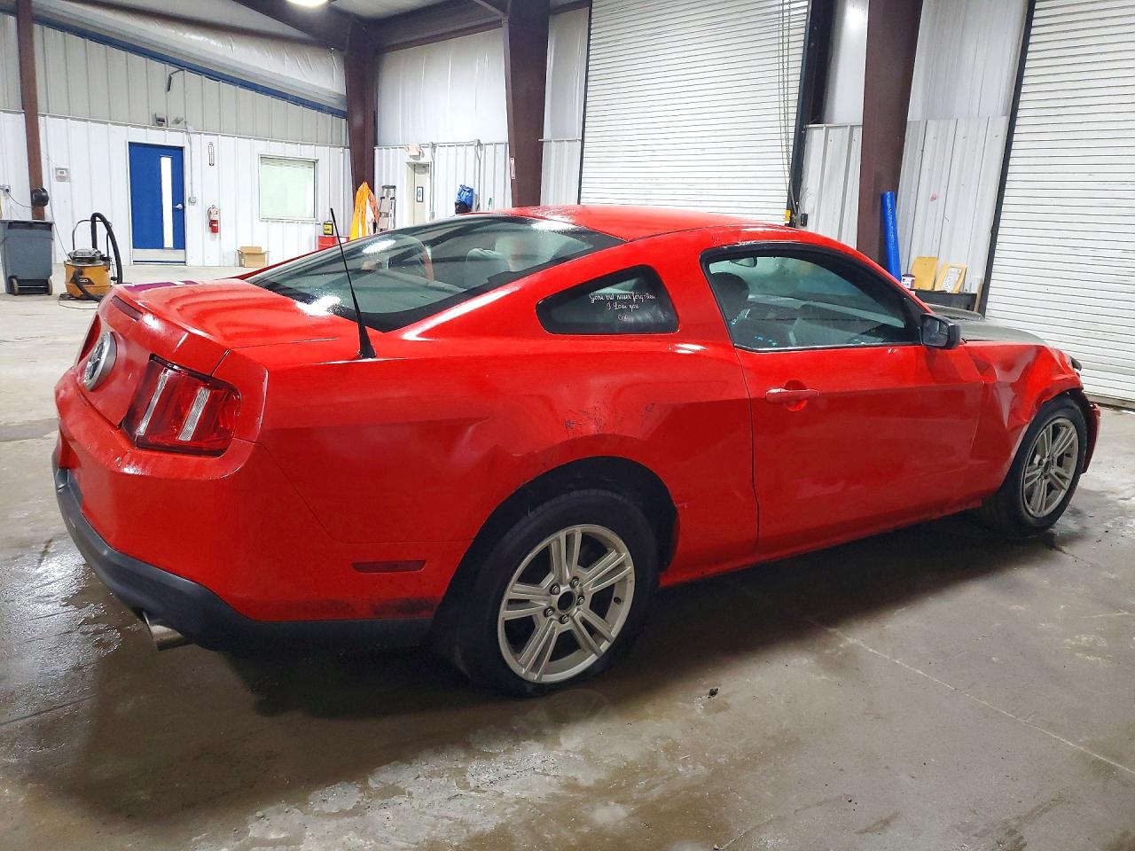 2011 Ford Mustang Red vin: 1ZVBP8AM1B5148813