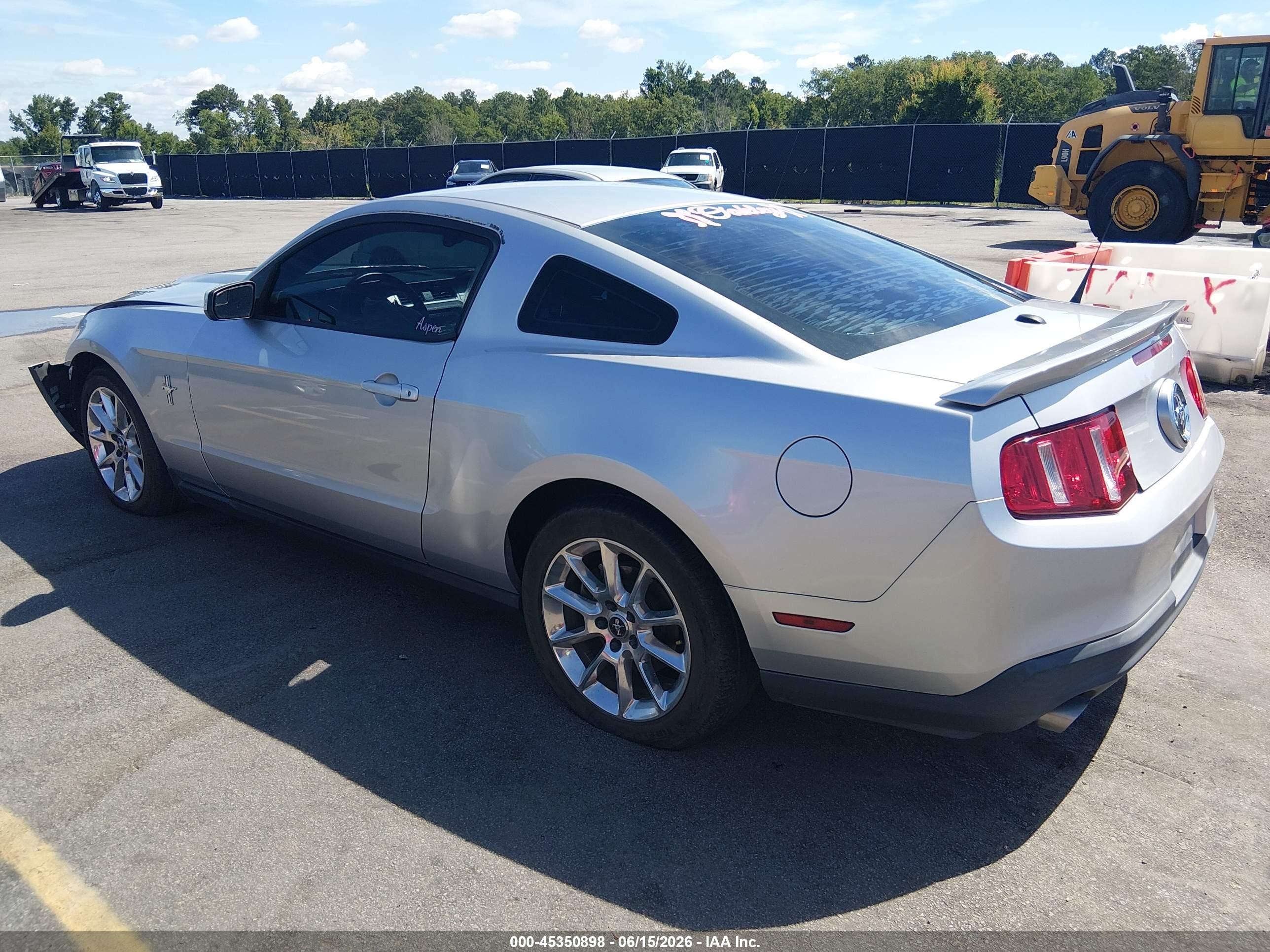 2011 Ford Mustang V6 Premium Серебряный vin: 1ZVBP8AM1B5153140