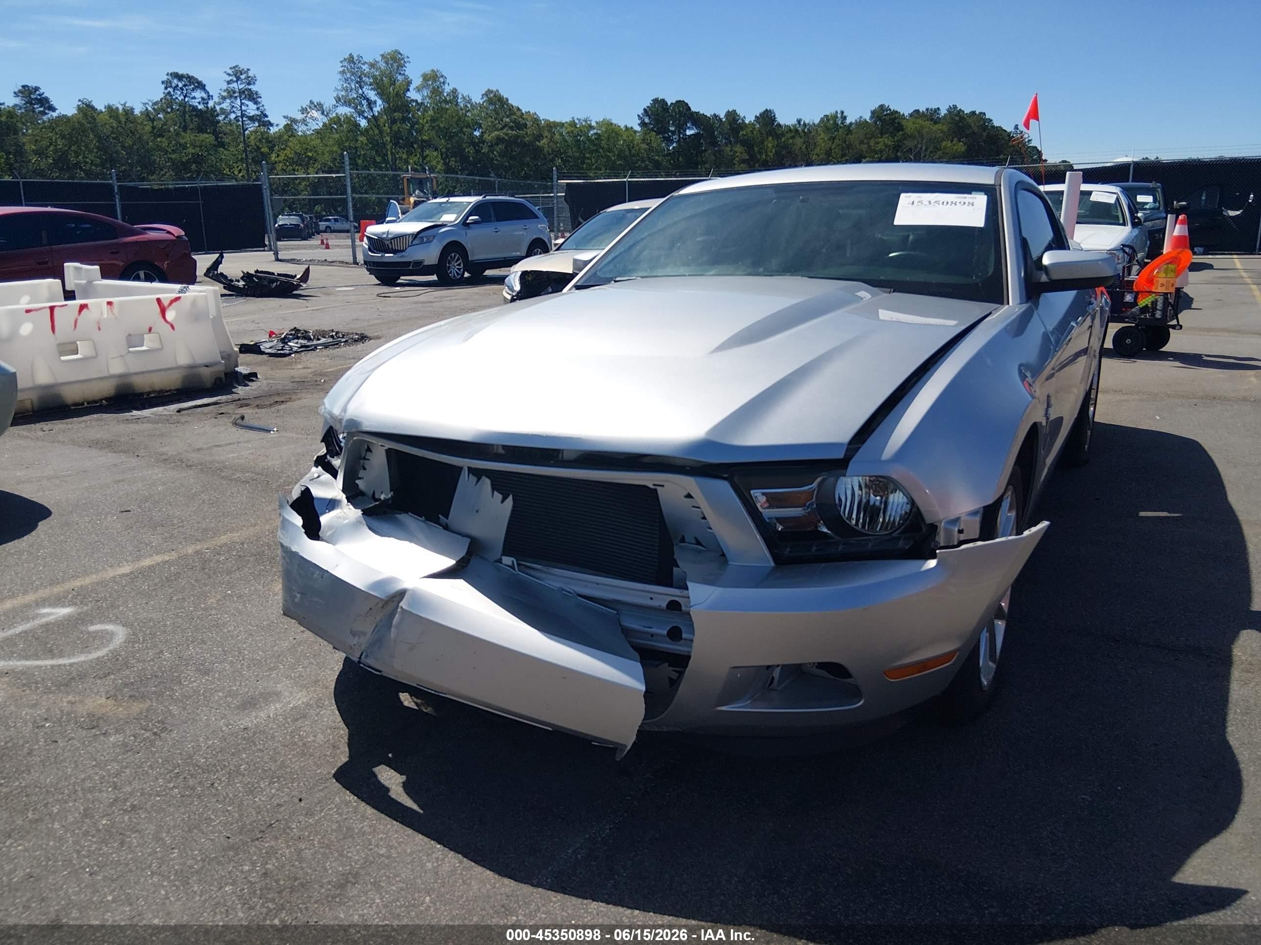2011 Ford Mustang V6 Premium Серебряный vin: 1ZVBP8AM1B5153140