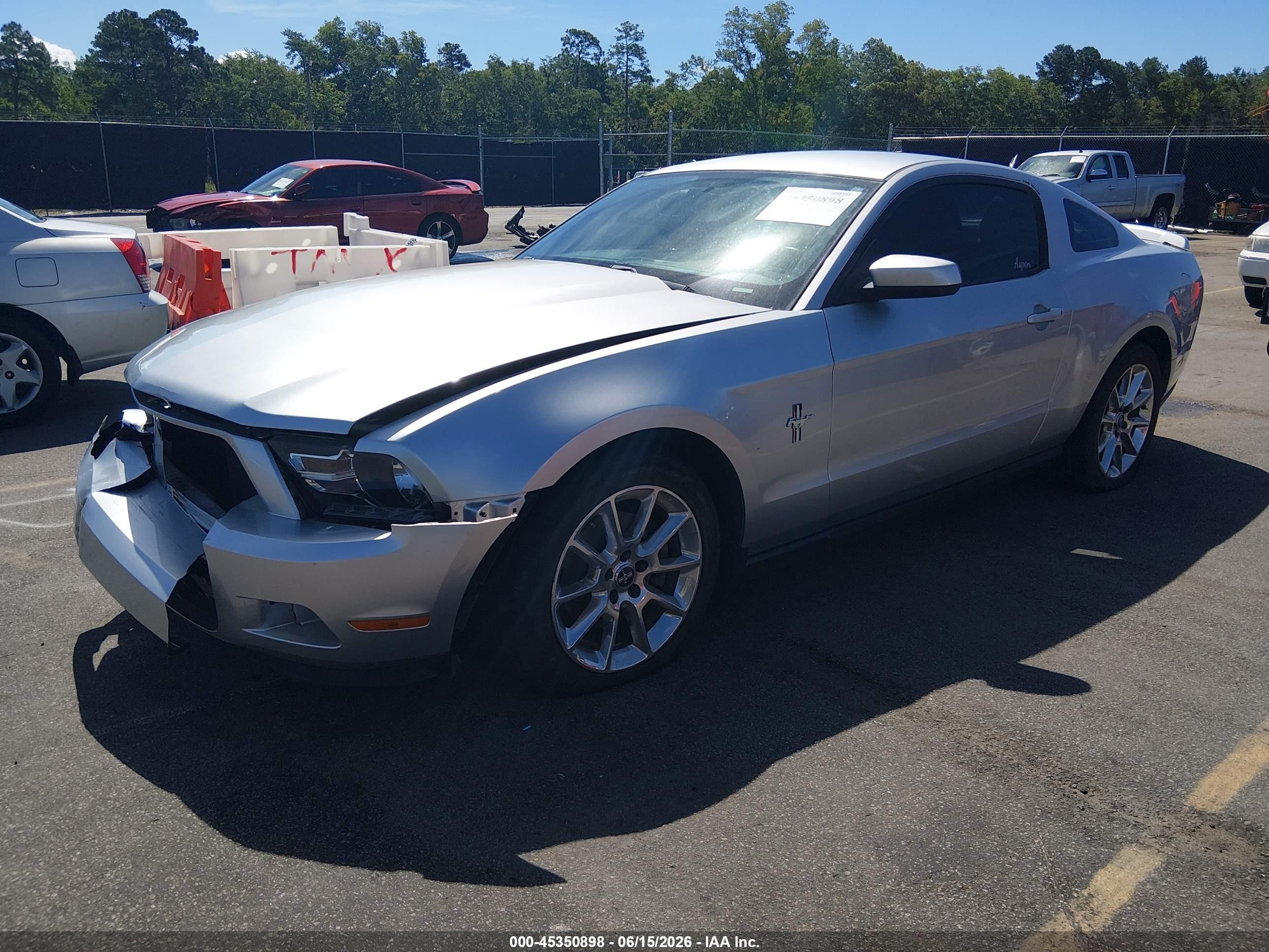 2011 Ford Mustang V6 Premium Серебряный vin: 1ZVBP8AM1B5153140
