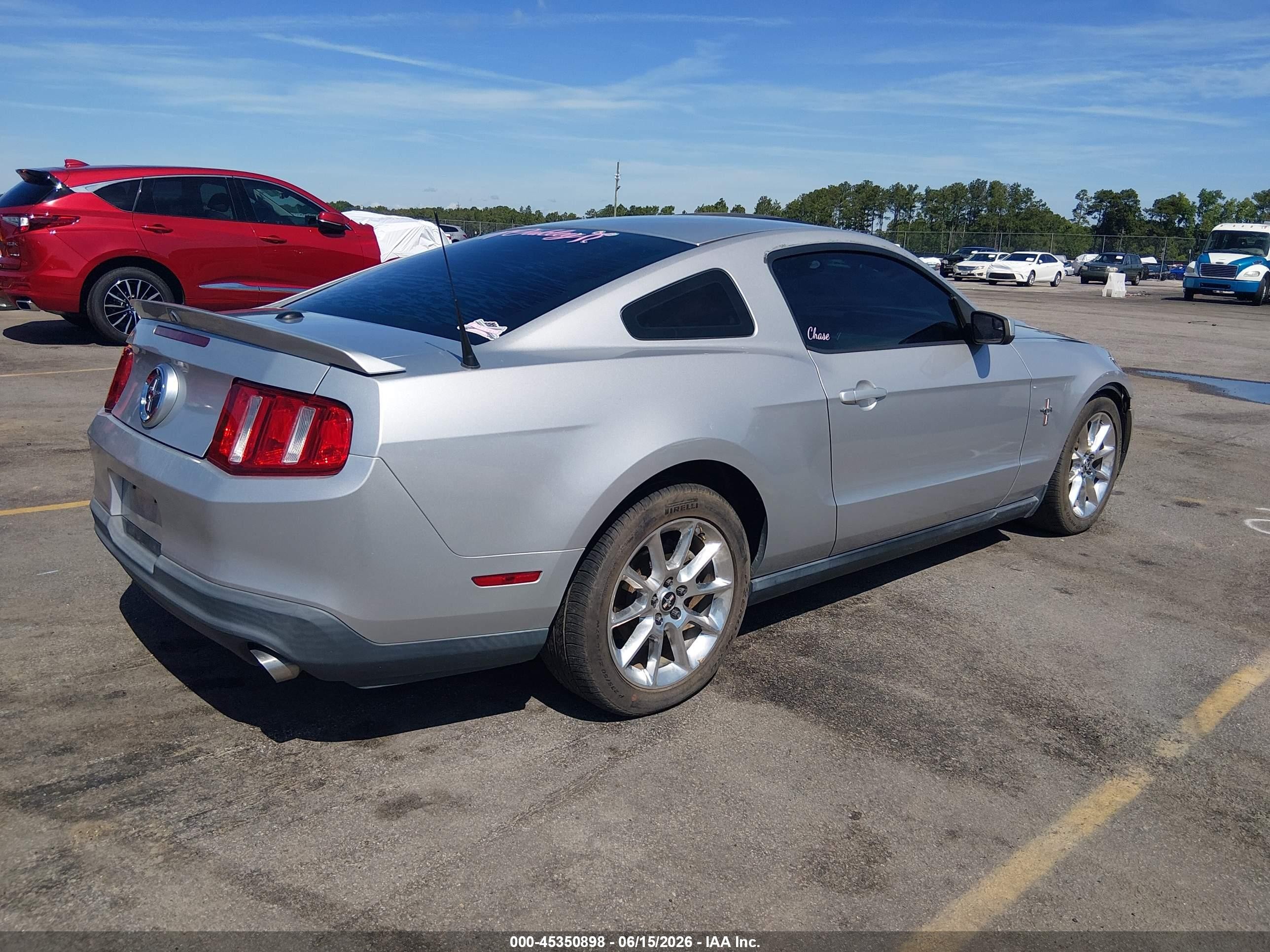 2011 Ford Mustang V6 Premium Серебряный vin: 1ZVBP8AM1B5153140