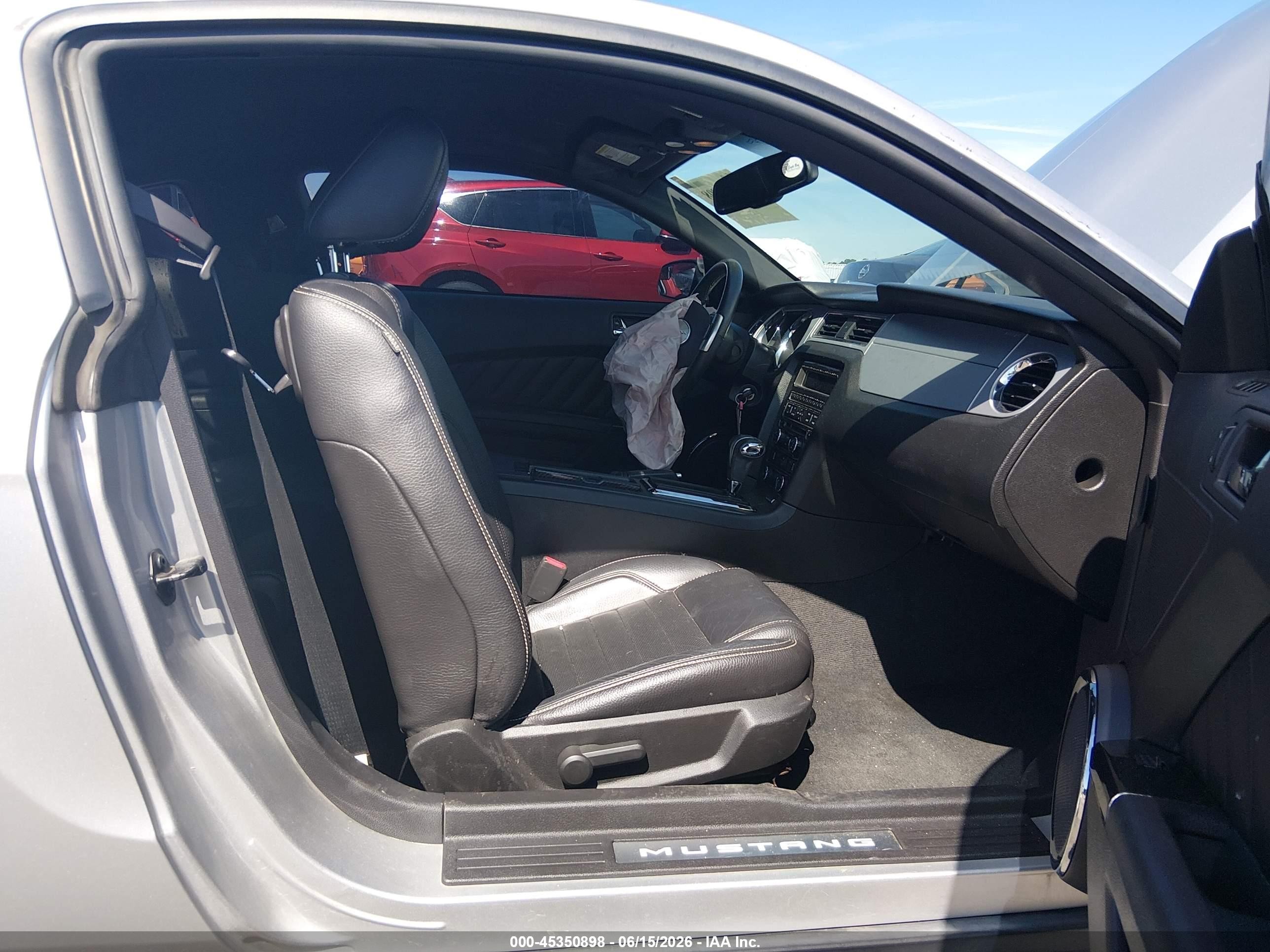 2011 Ford Mustang V6 Premium Серебряный vin: 1ZVBP8AM1B5153140
