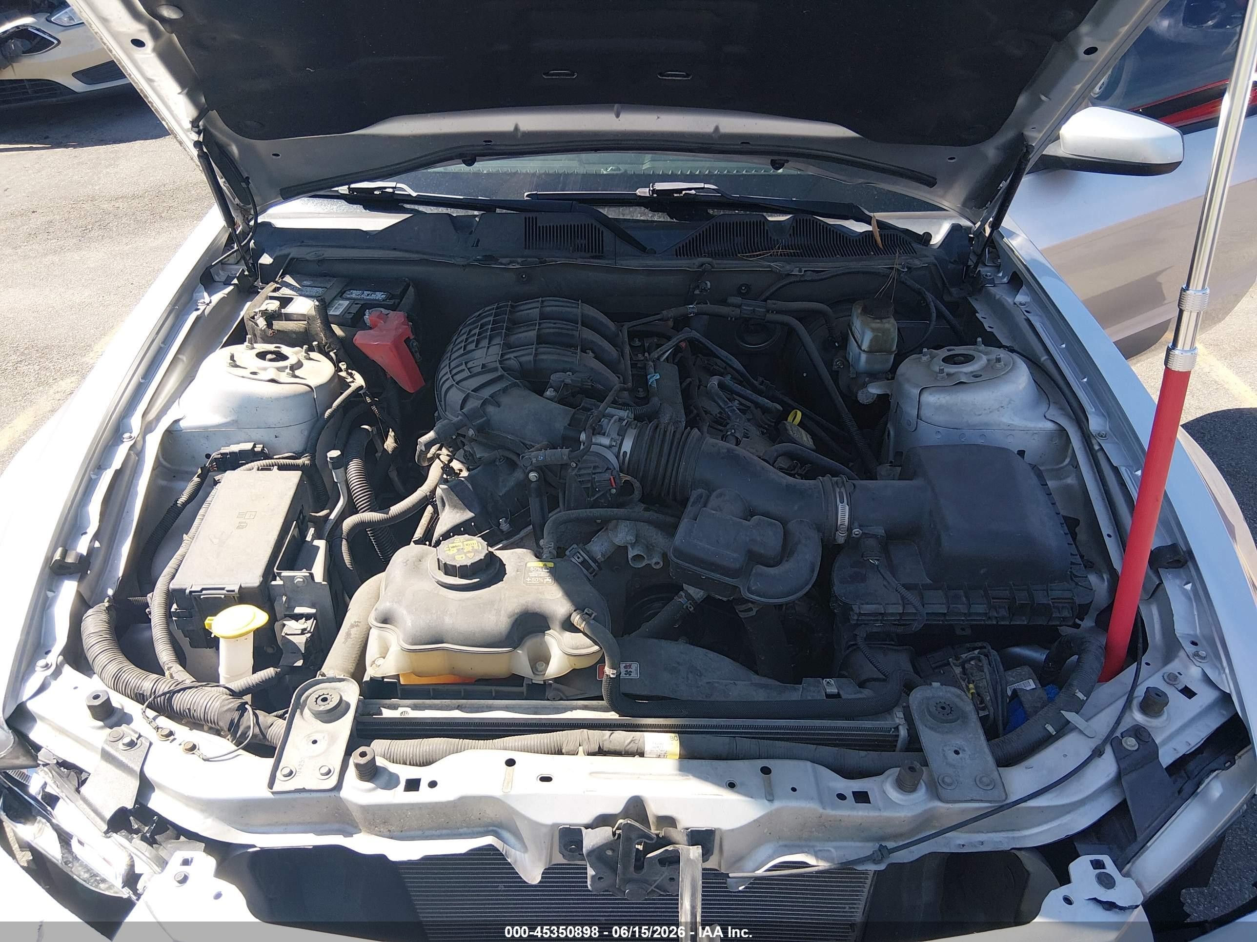 2011 Ford Mustang V6 Premium Серебряный vin: 1ZVBP8AM1B5153140