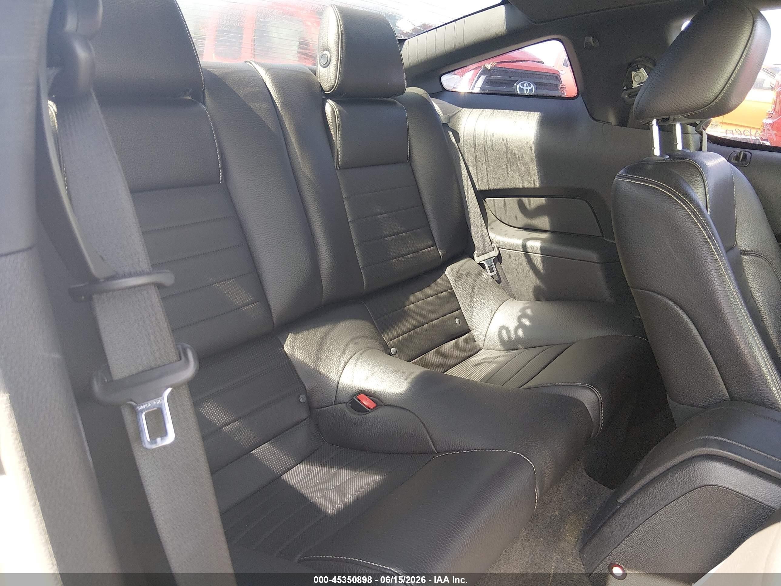 2011 Ford Mustang V6 Premium Серебряный vin: 1ZVBP8AM1B5153140