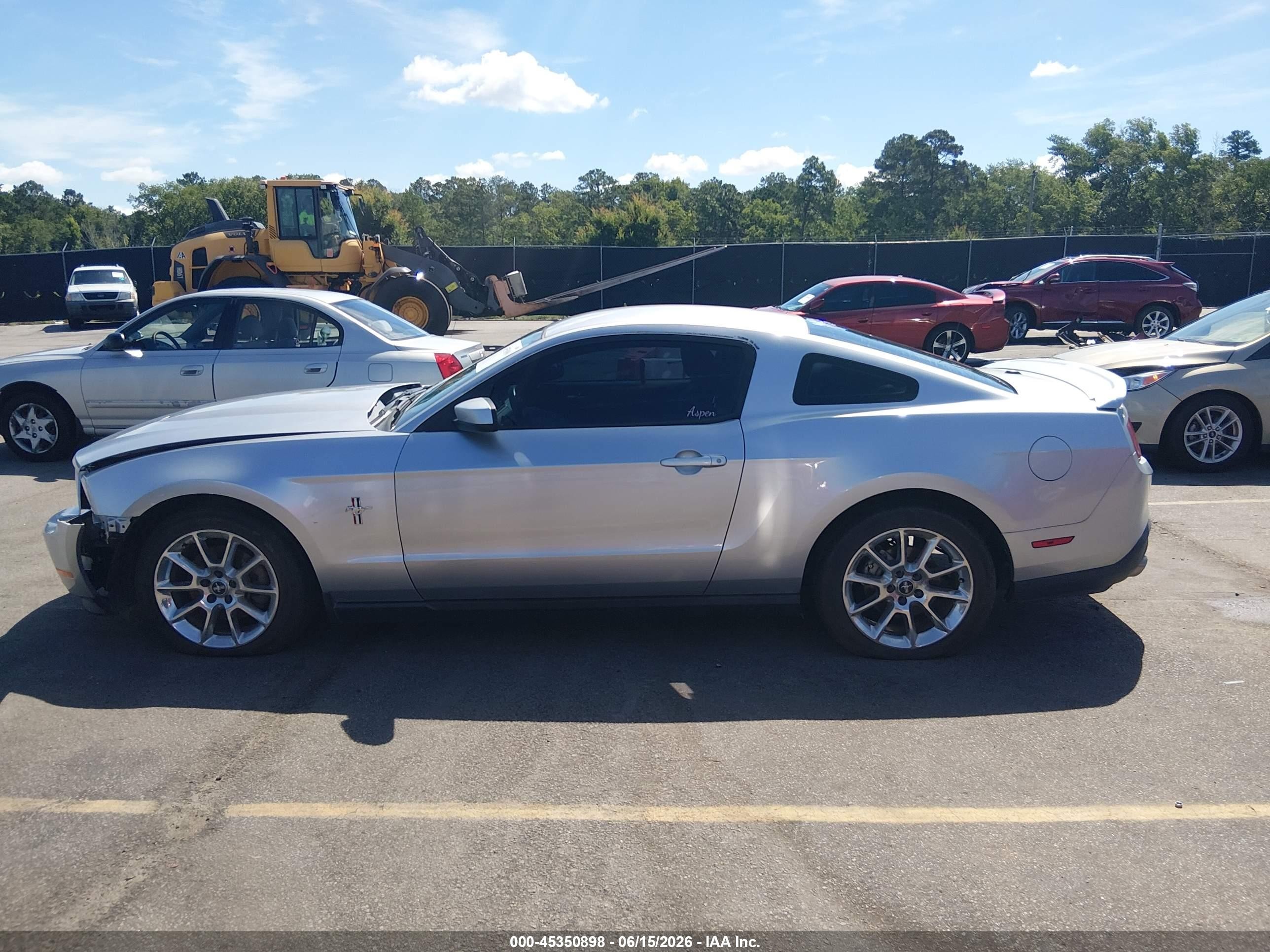 2011 Ford Mustang V6 Premium Серебряный vin: 1ZVBP8AM1B5153140