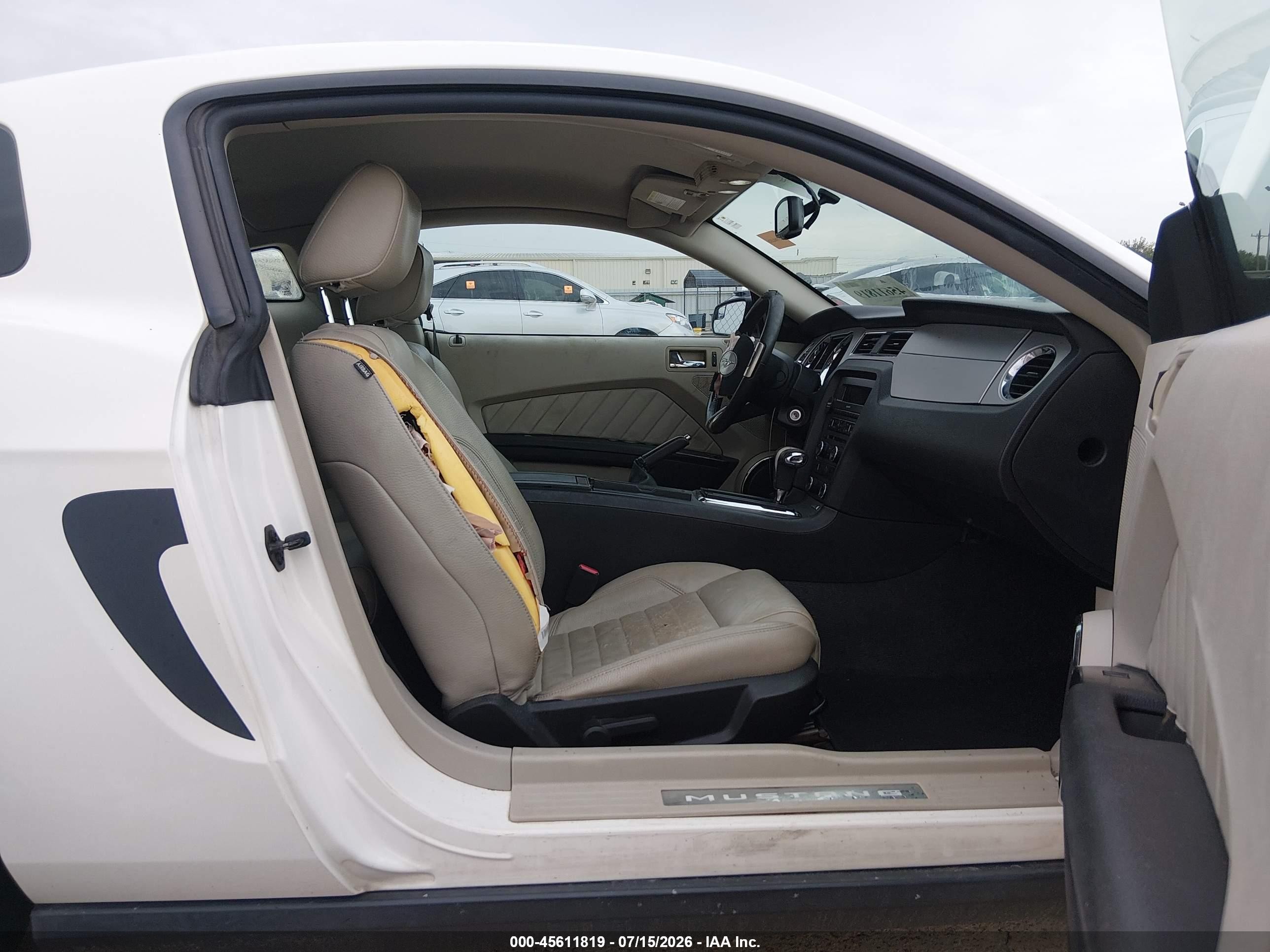 2011 Ford Mustang V6 Premium White vin: 1ZVBP8AM1B5157060
