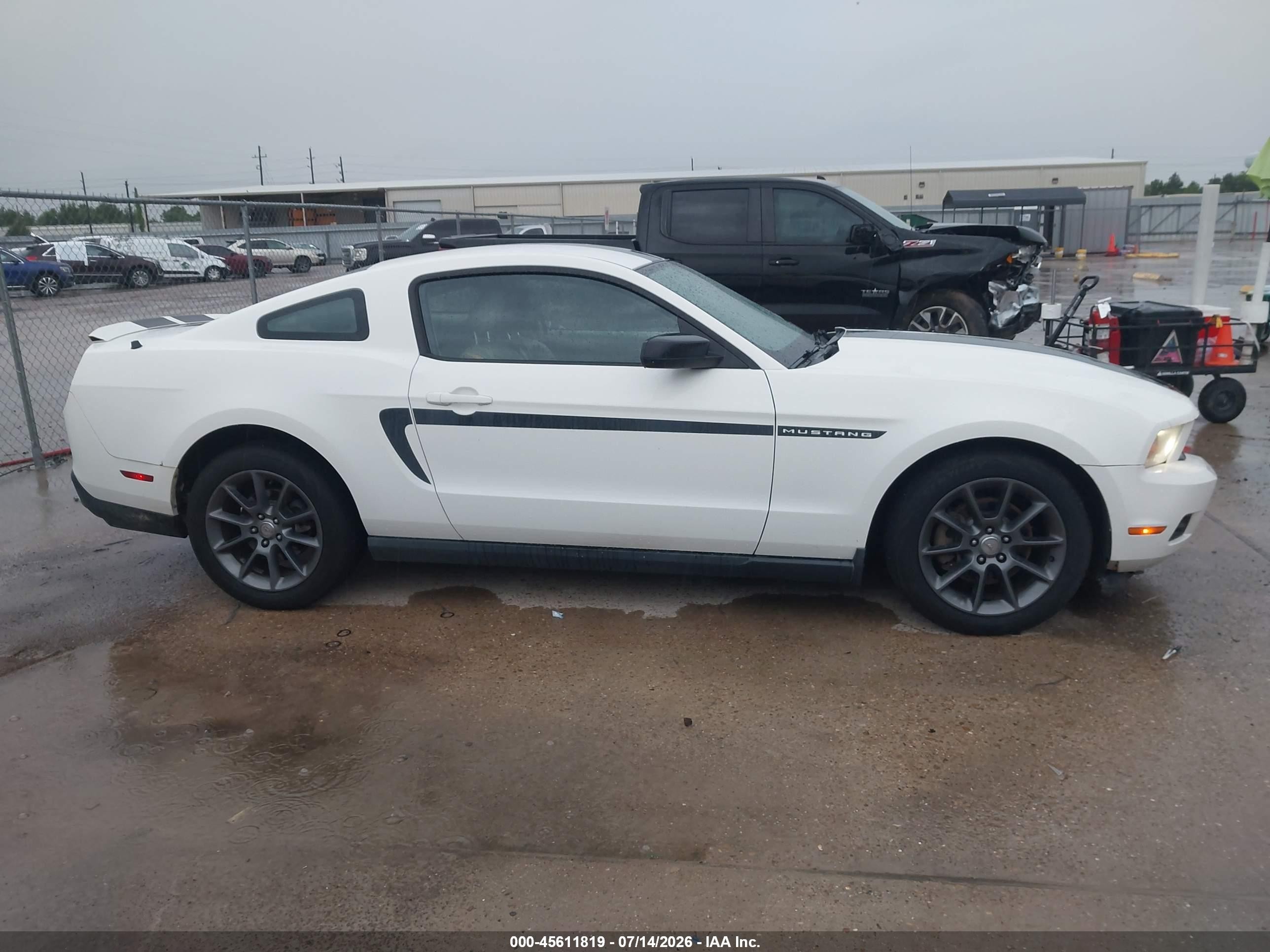 2011 Ford Mustang V6 Premium White vin: 1ZVBP8AM1B5157060