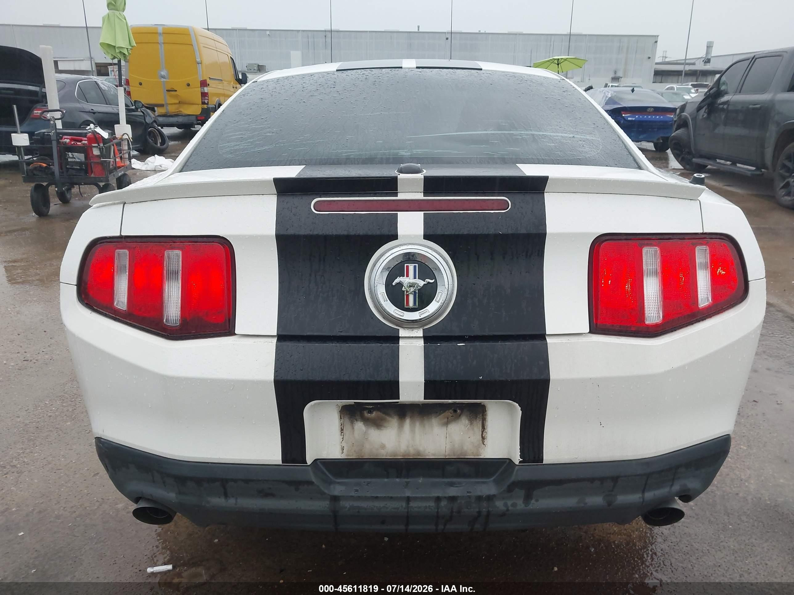 2011 Ford Mustang V6 Premium White vin: 1ZVBP8AM1B5157060