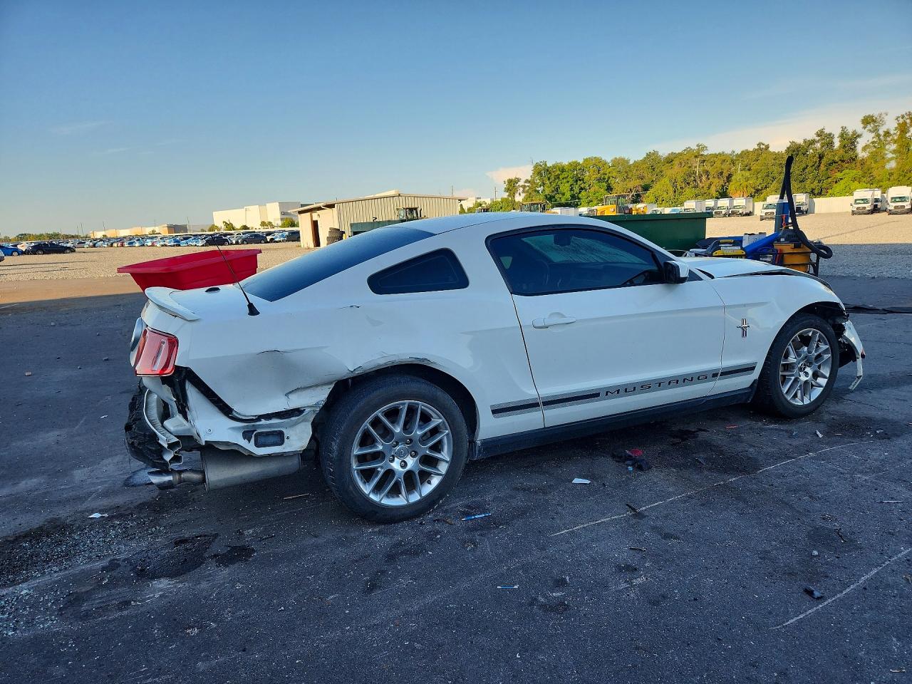 2012 Ford Mustang Белый vin: 1ZVBP8AM1C5200314