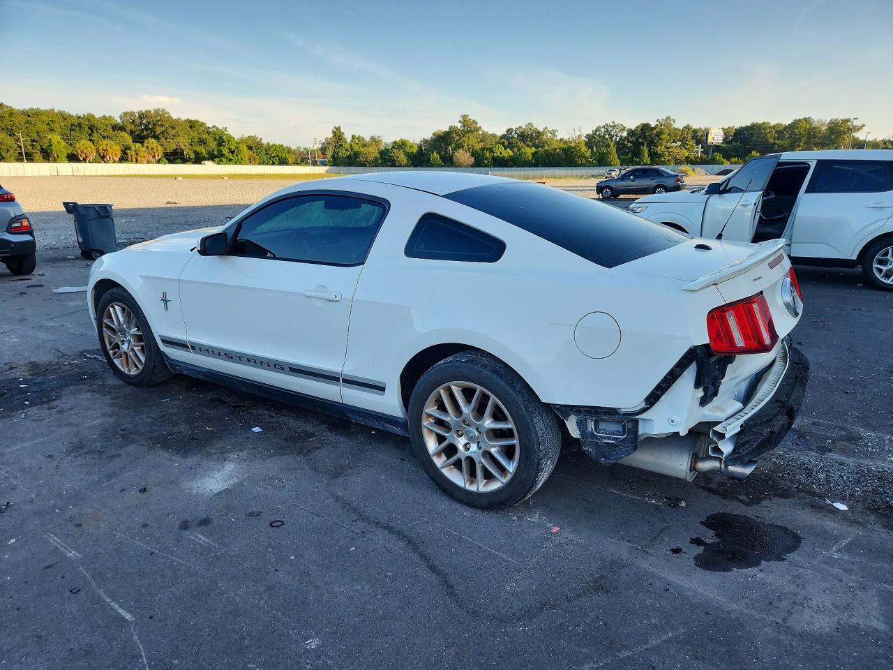 2012 Ford Mustang Белый vin: 1ZVBP8AM1C5200314