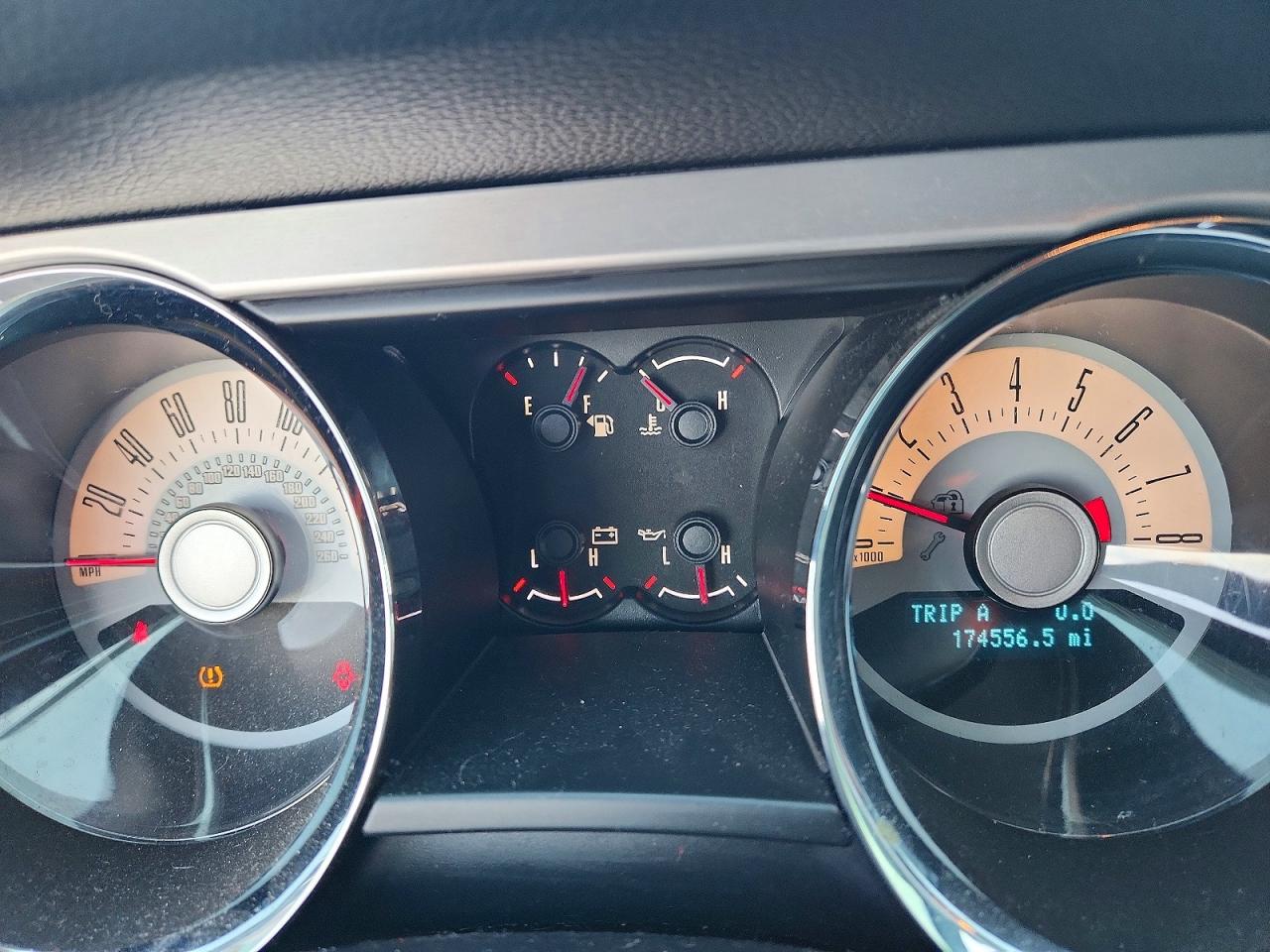 2012 Ford Mustang Белый vin: 1ZVBP8AM1C5200314