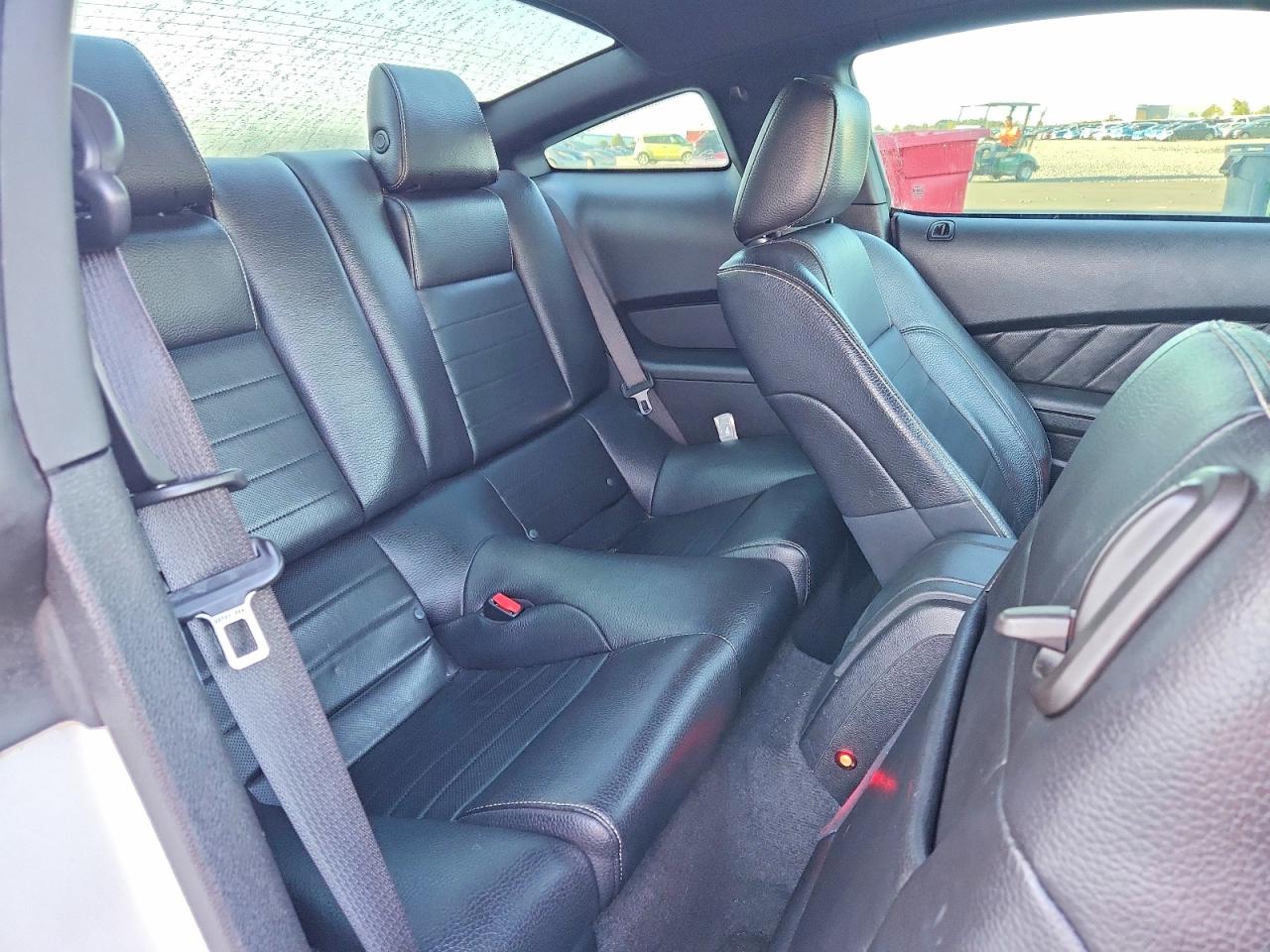 2012 Ford Mustang Белый vin: 1ZVBP8AM1C5200314