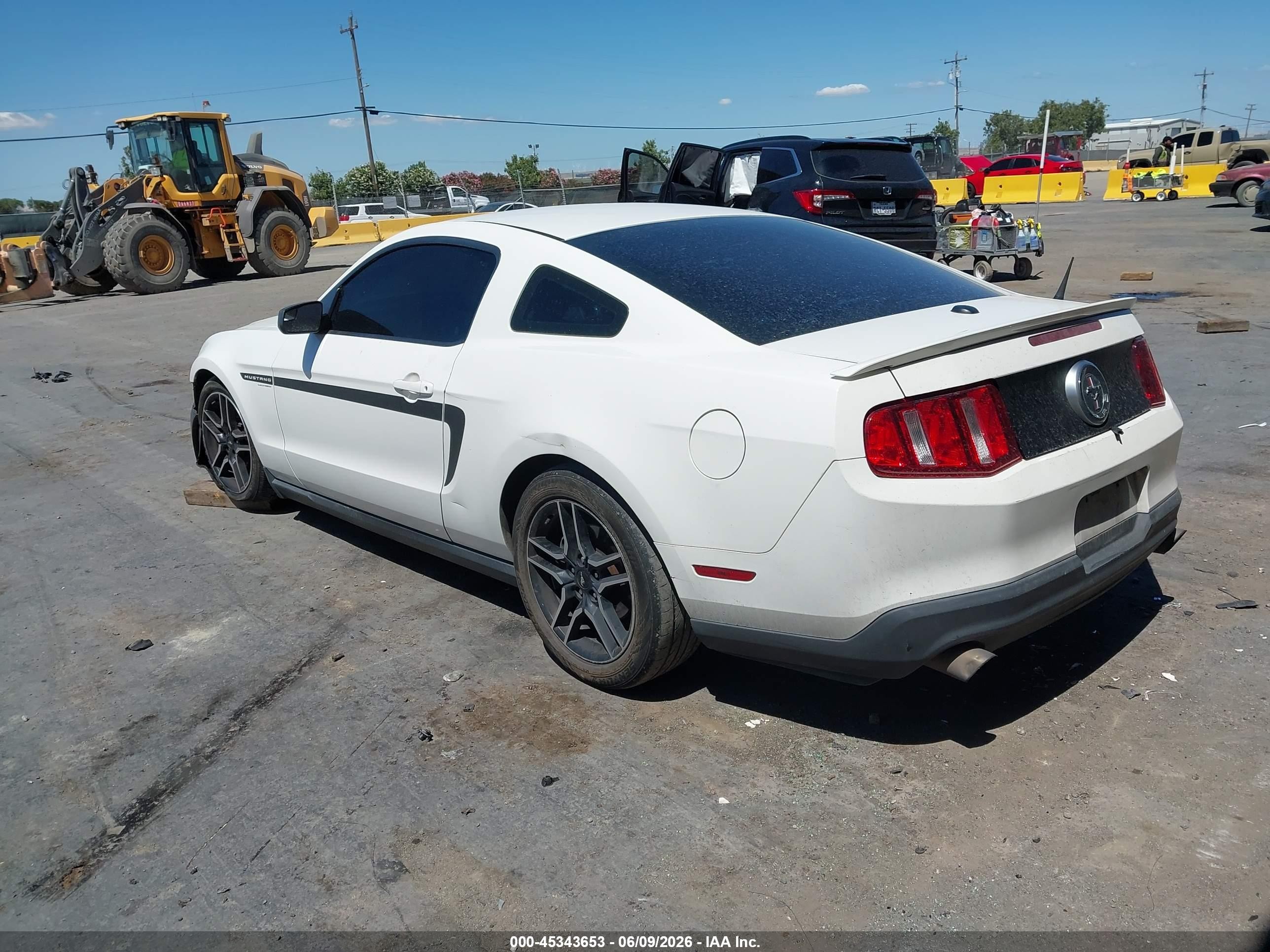 2012 Ford Mustang V6 Premium Белый vin: 1ZVBP8AM1C5268130