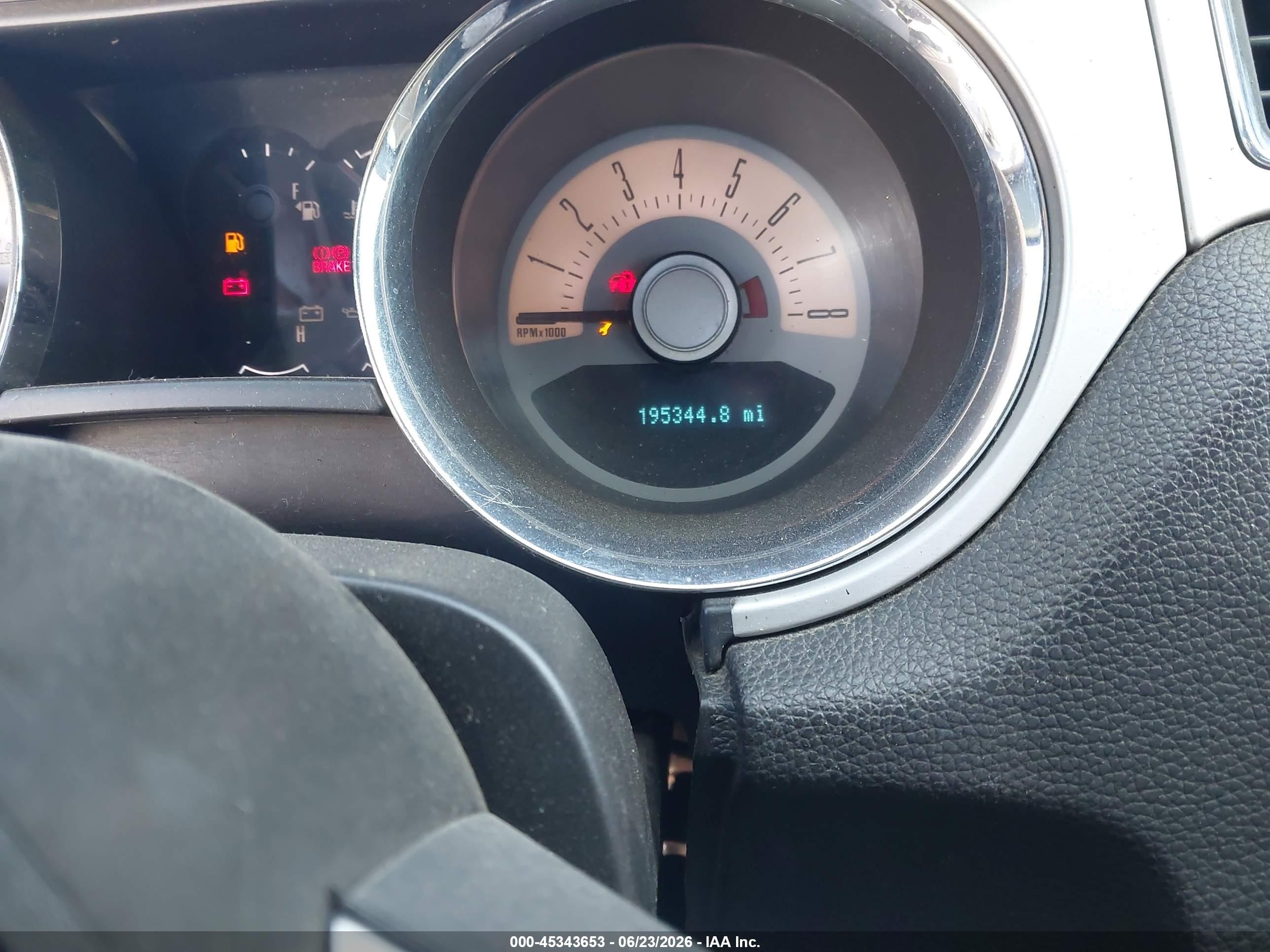 2012 Ford Mustang V6 Premium Белый vin: 1ZVBP8AM1C5268130