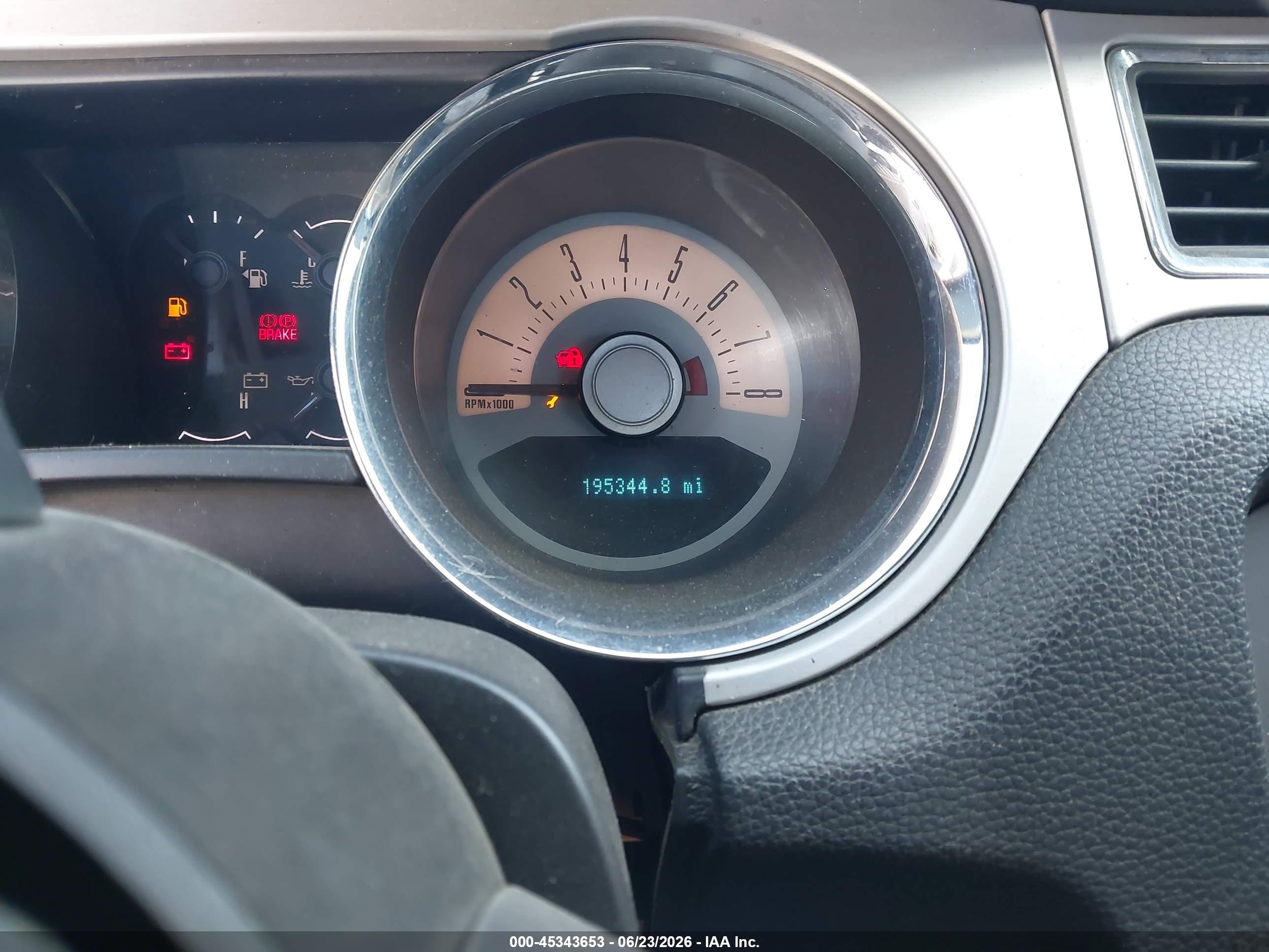 2012 Ford Mustang V6 Premium Белый vin: 1ZVBP8AM1C5268130