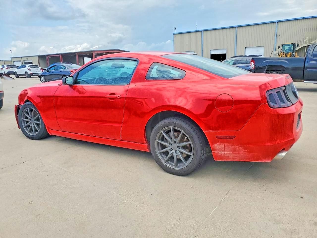 2013 Ford Mustang Красный vin: 1ZVBP8AM1D5227739