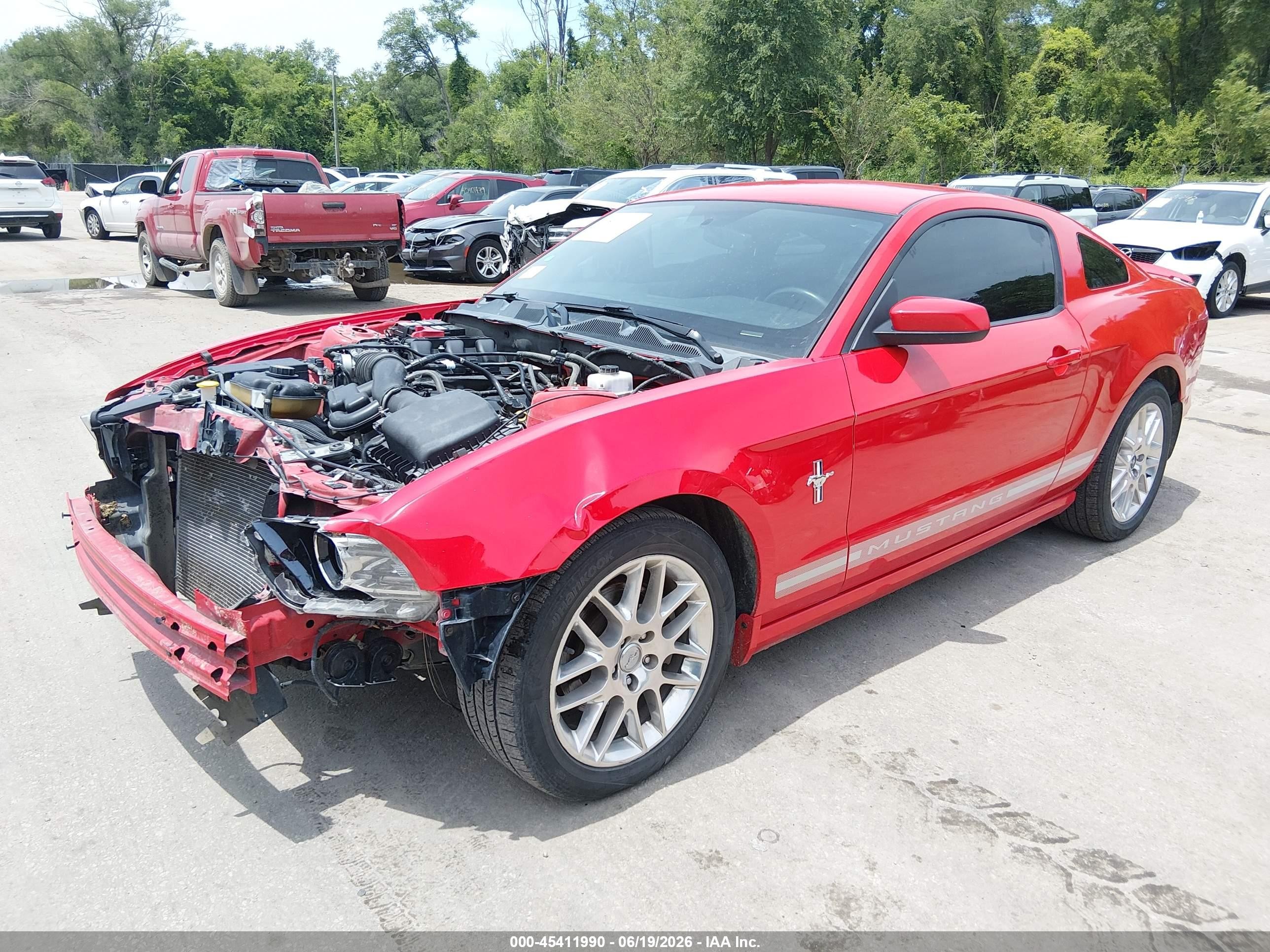 2013 Ford Mustang V6 Premium Красный vin: 1ZVBP8AM1D5259347