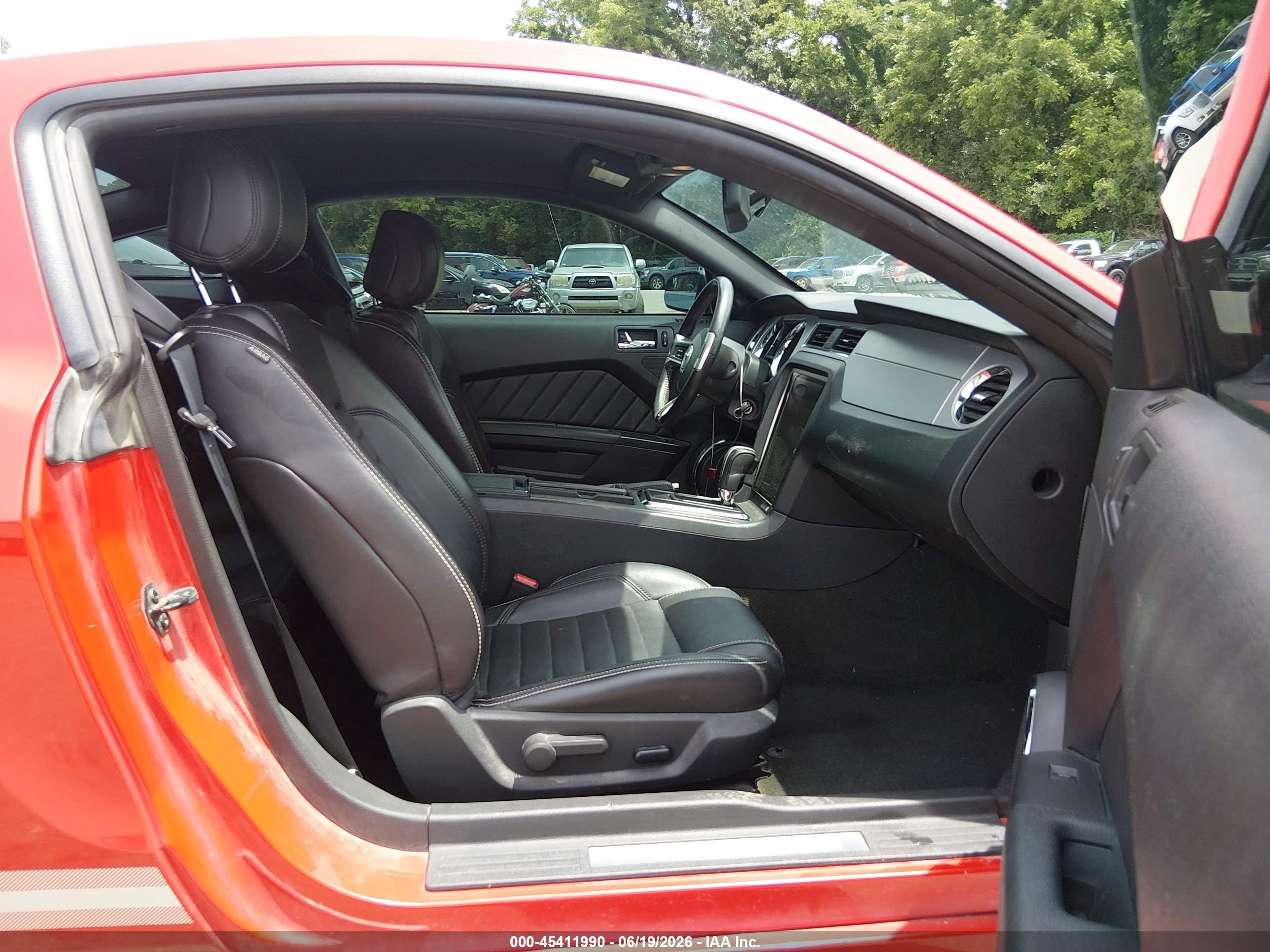 2013 Ford Mustang V6 Premium Красный vin: 1ZVBP8AM1D5259347