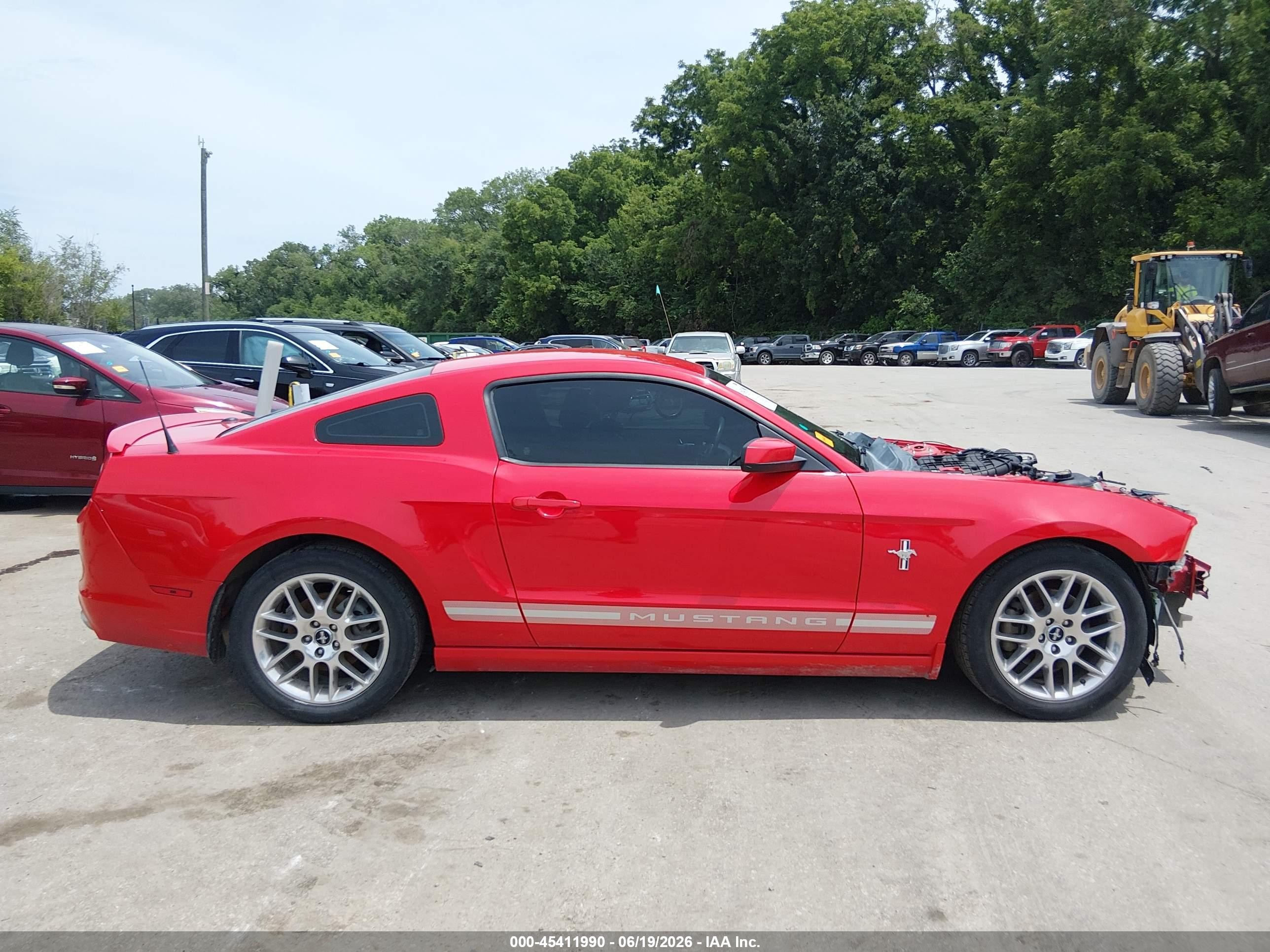 2013 Ford Mustang V6 Premium Красный vin: 1ZVBP8AM1D5259347