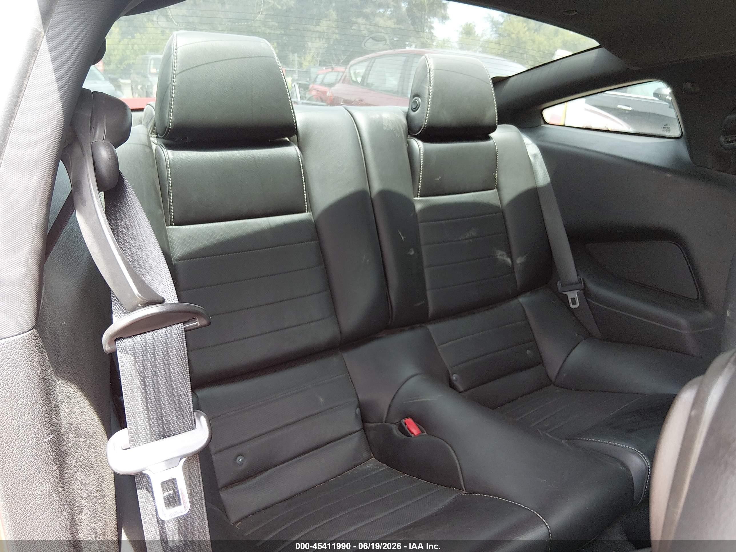 2013 Ford Mustang V6 Premium Красный vin: 1ZVBP8AM1D5259347