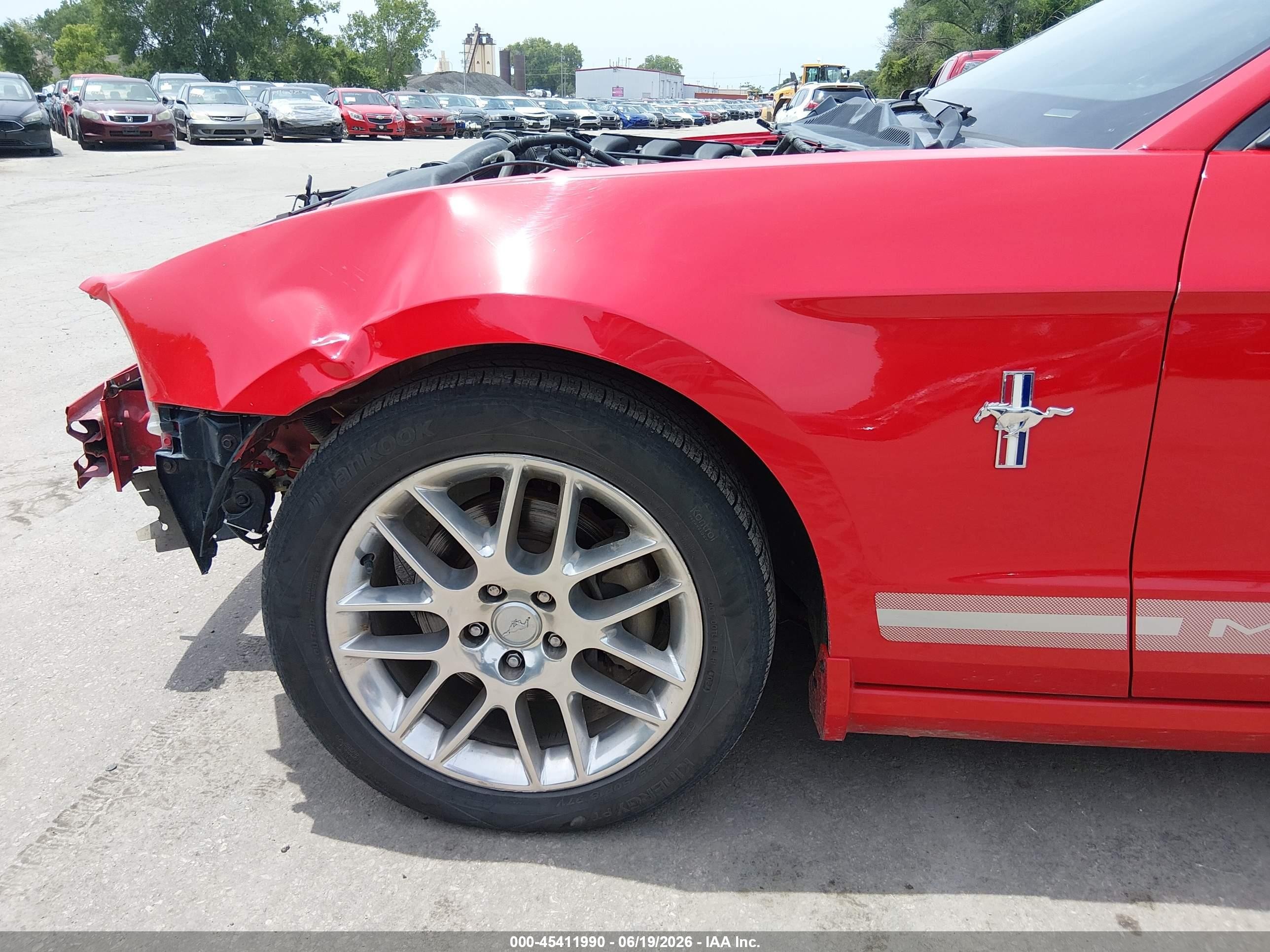 2013 Ford Mustang V6 Premium Красный vin: 1ZVBP8AM1D5259347