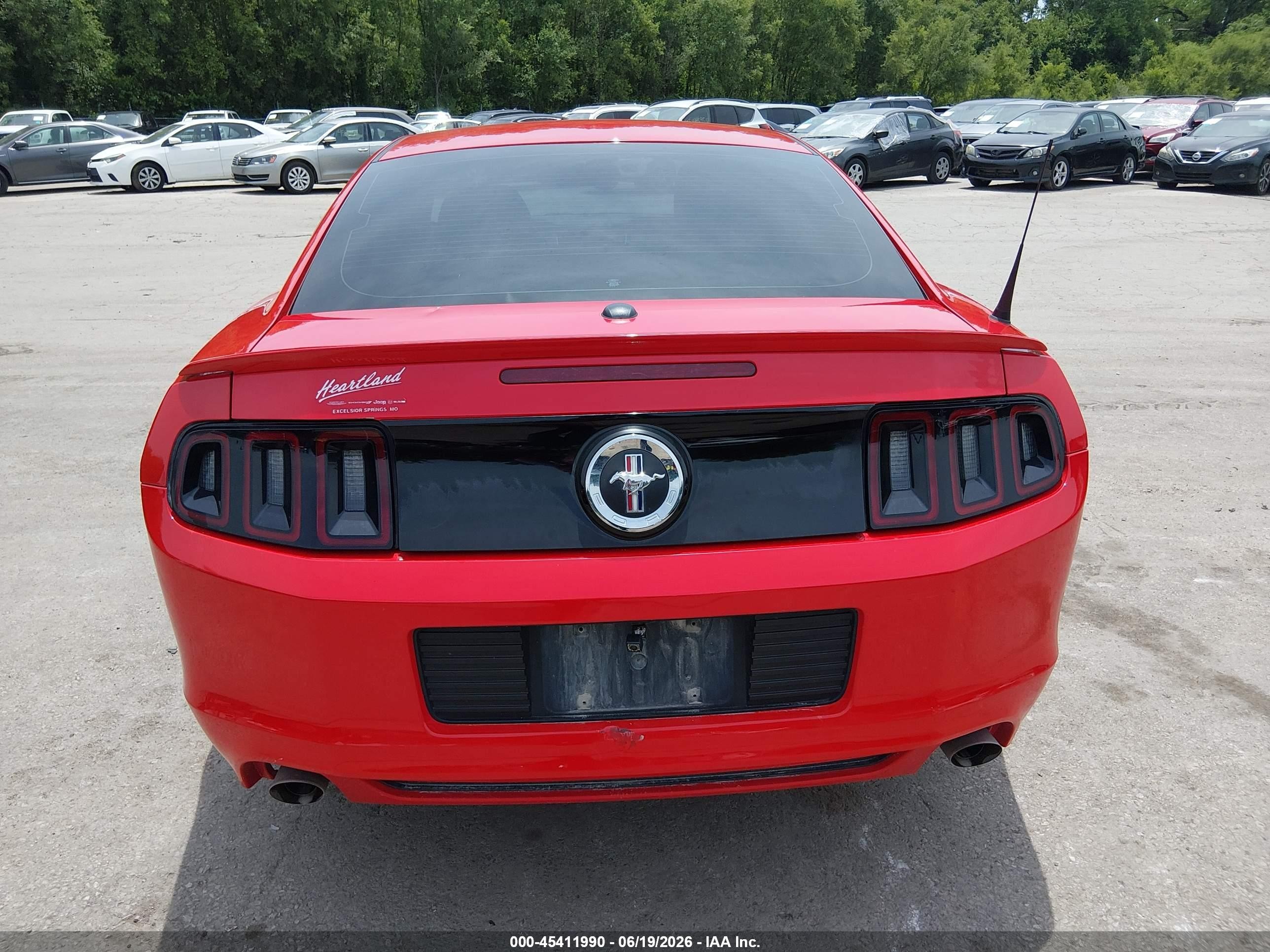 2013 Ford Mustang V6 Premium Красный vin: 1ZVBP8AM1D5259347