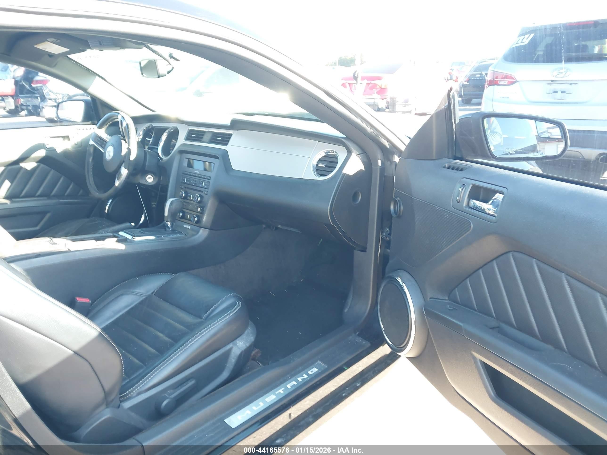 2013 Ford Mustang V6 Premium Black vin: 1ZVBP8AM1D5266024