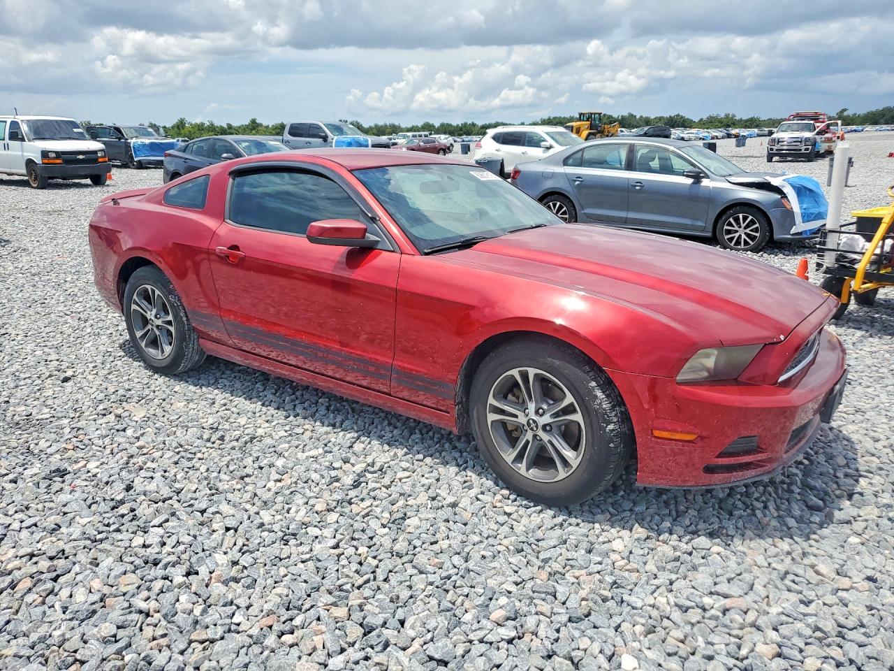 2014 Ford Mustang Red vin: 1ZVBP8AM1E5240444