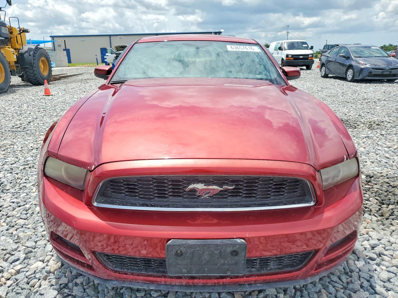 2014 Ford Mustang Red vin: 1ZVBP8AM1E5240444