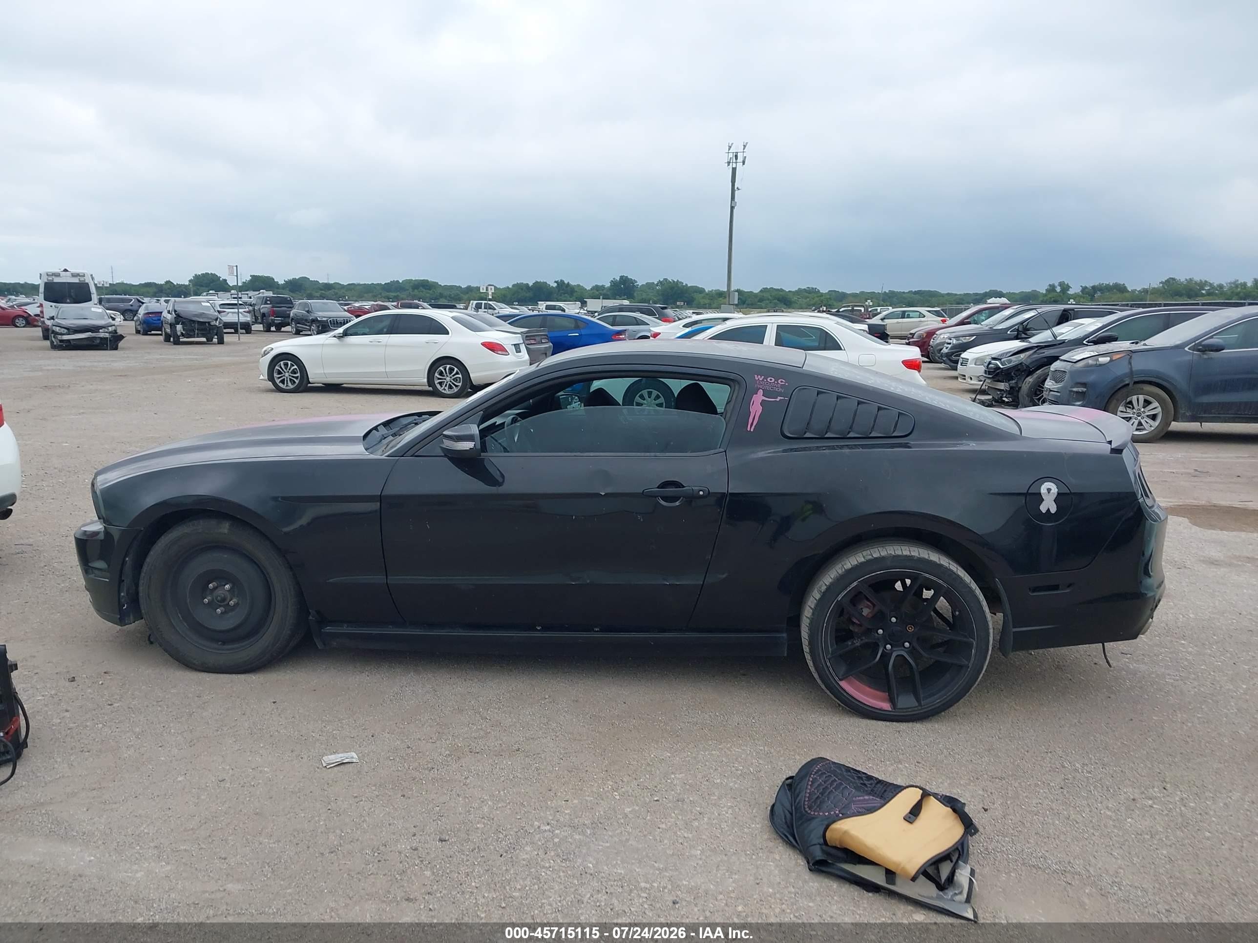2014 Ford Mustang V6 Black vin: 1ZVBP8AM1E5261424