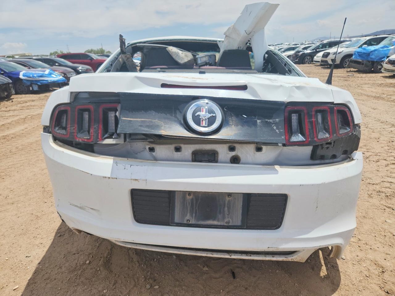 2014 Ford Mustang White vin: 1ZVBP8AM1E5268664
