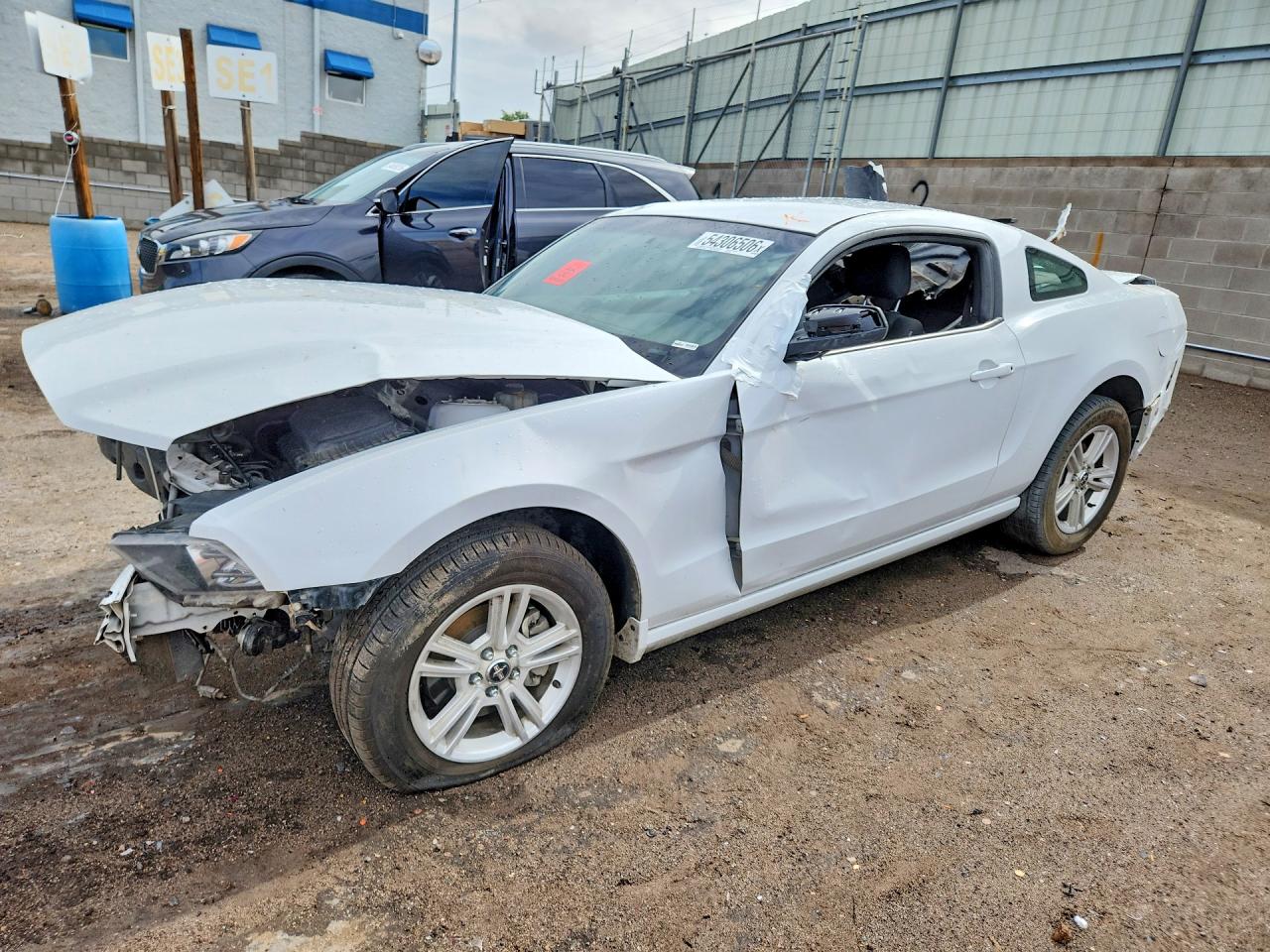 2014 Ford Mustang White vin: 1ZVBP8AM1E5268664