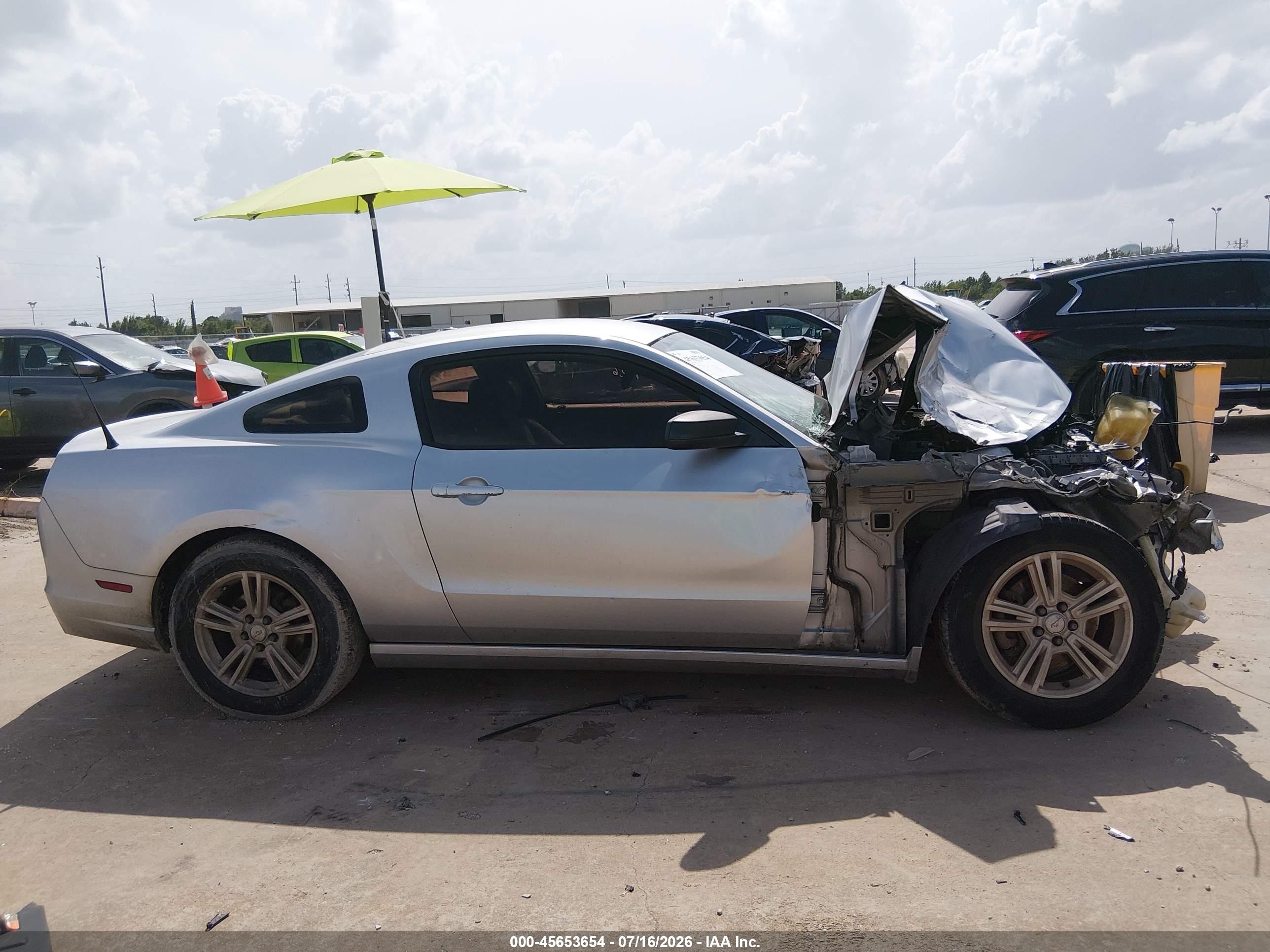 2014 Ford Mustang V6 Silver vin: 1ZVBP8AM1E5277848