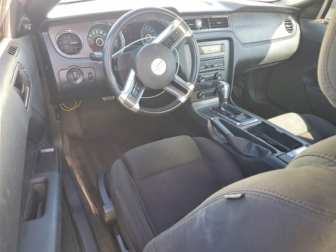 2014 Ford Mustang White vin: 1ZVBP8AM1E5281513