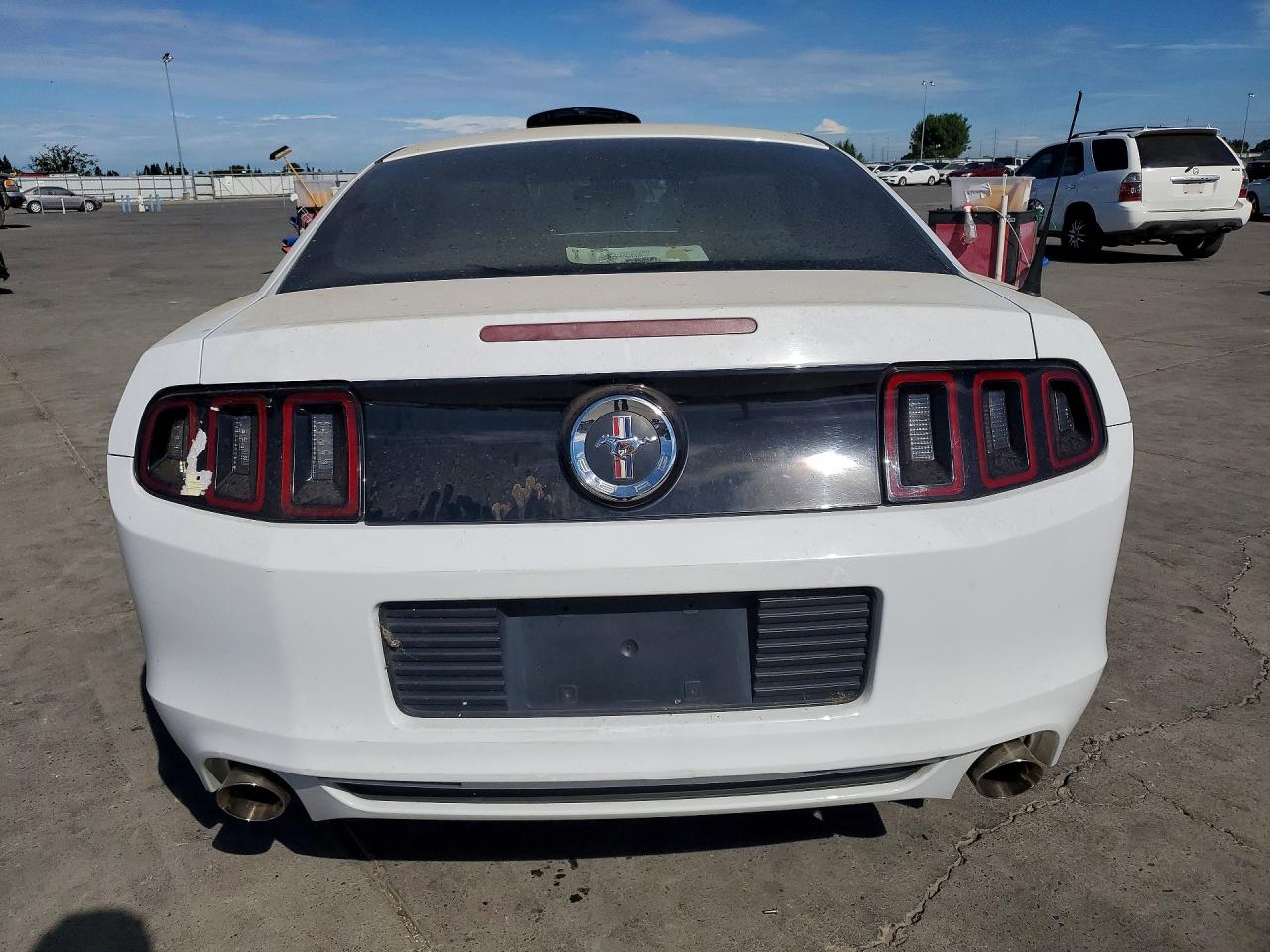 2014 Ford Mustang White vin: 1ZVBP8AM1E5281513