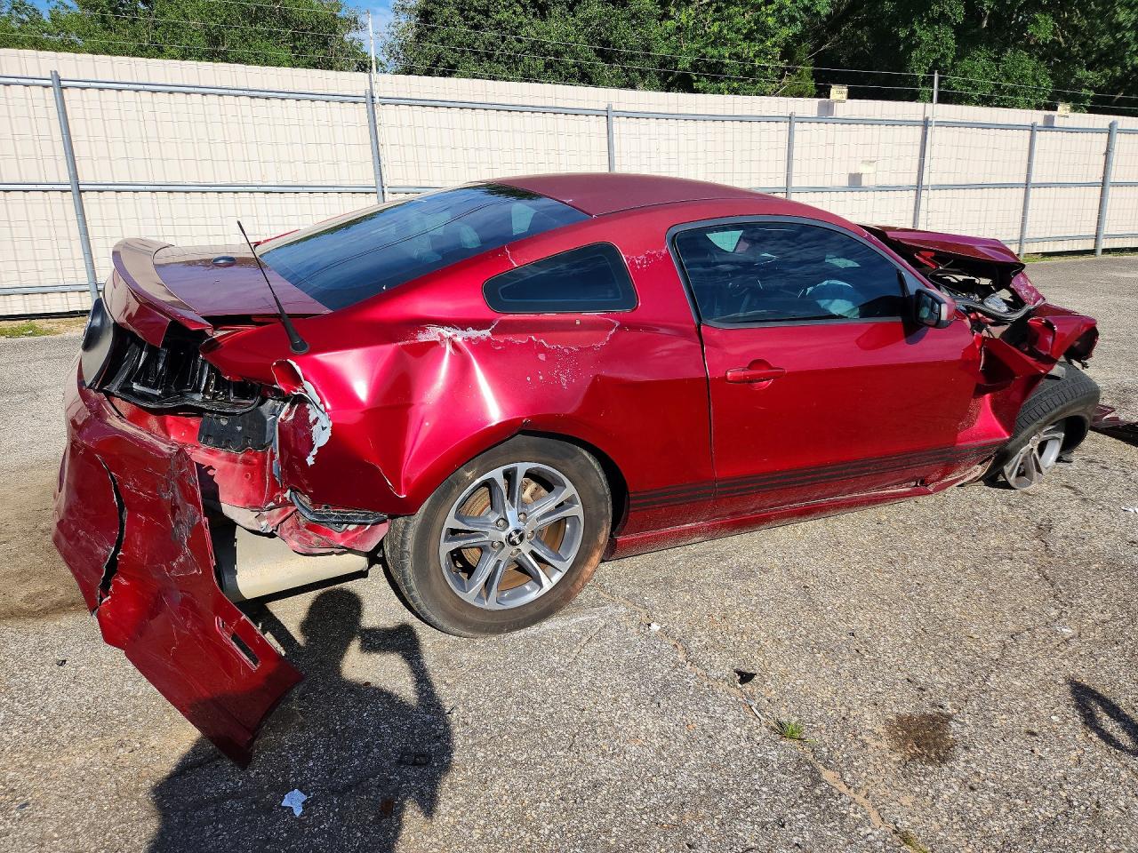 2014 Ford Mustang Red vin: 1ZVBP8AM1E5295072