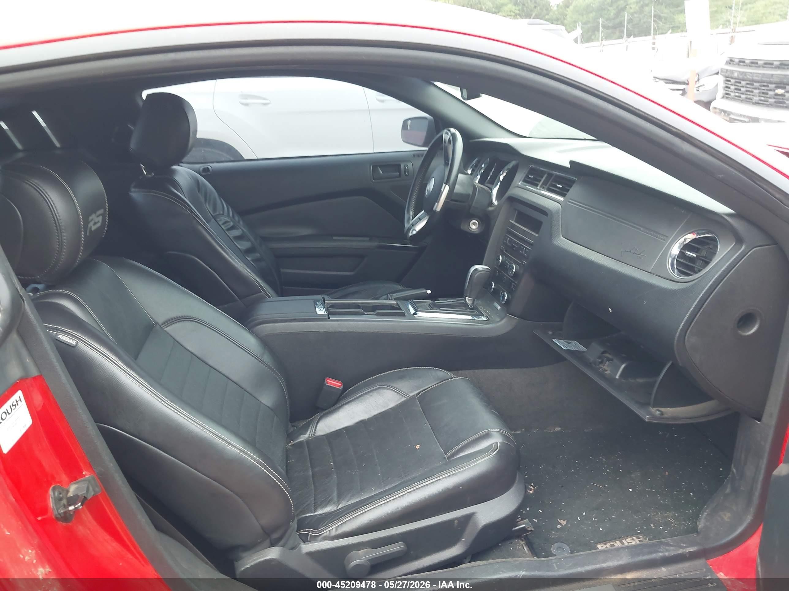 2014 Ford Mustang V6 Red vin: 1ZVBP8AM1E5300500