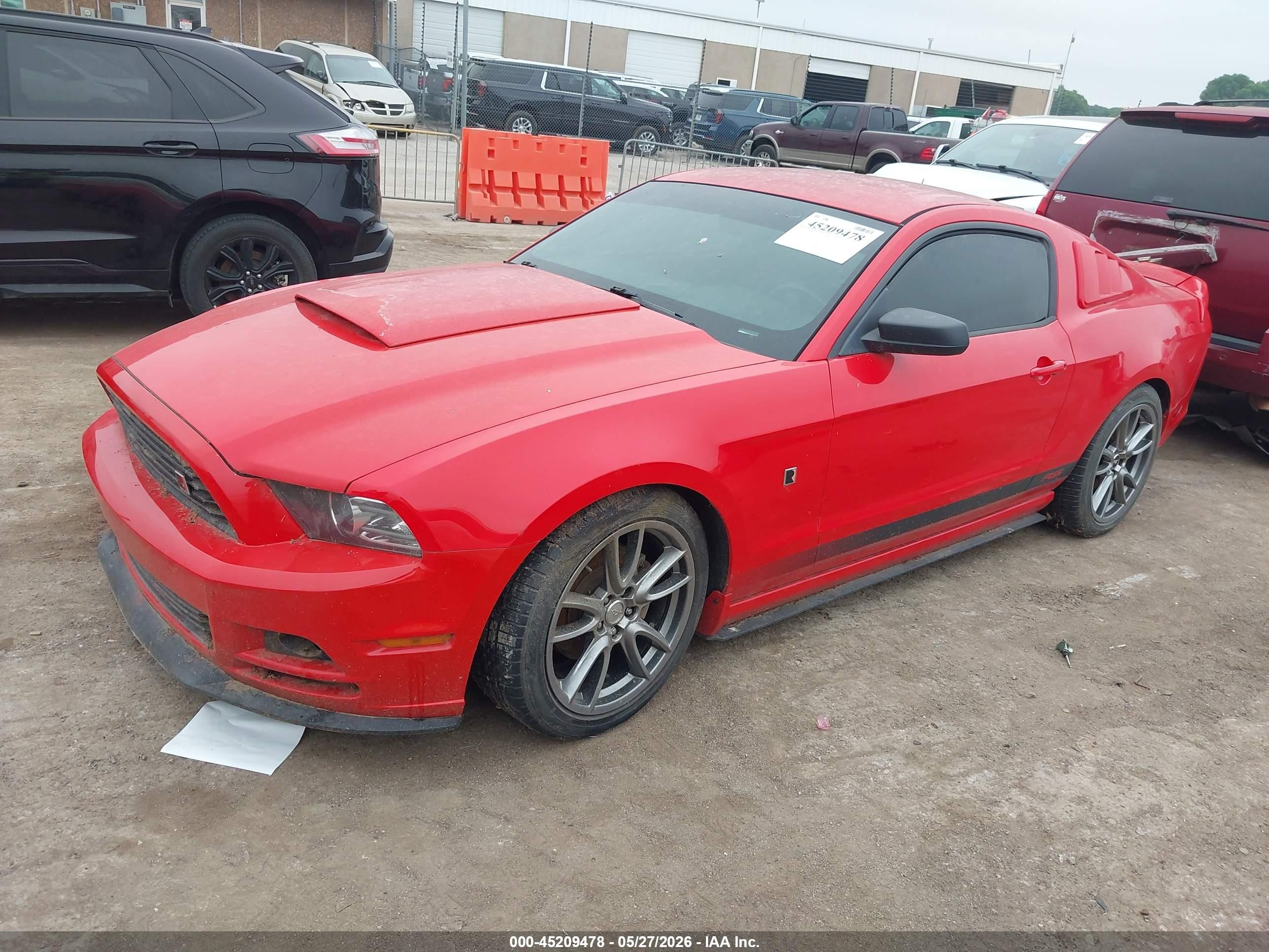 2014 Ford Mustang V6 Red vin: 1ZVBP8AM1E5300500