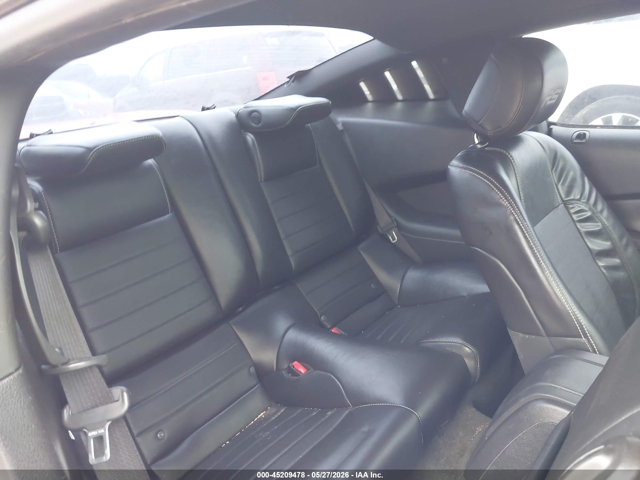 2014 Ford Mustang V6 Red vin: 1ZVBP8AM1E5300500